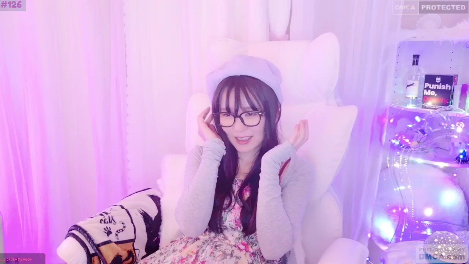 Gallery image thumbnail from meows's myfreecams stream on, 08/04/2024, 07:27 image 10 of 20