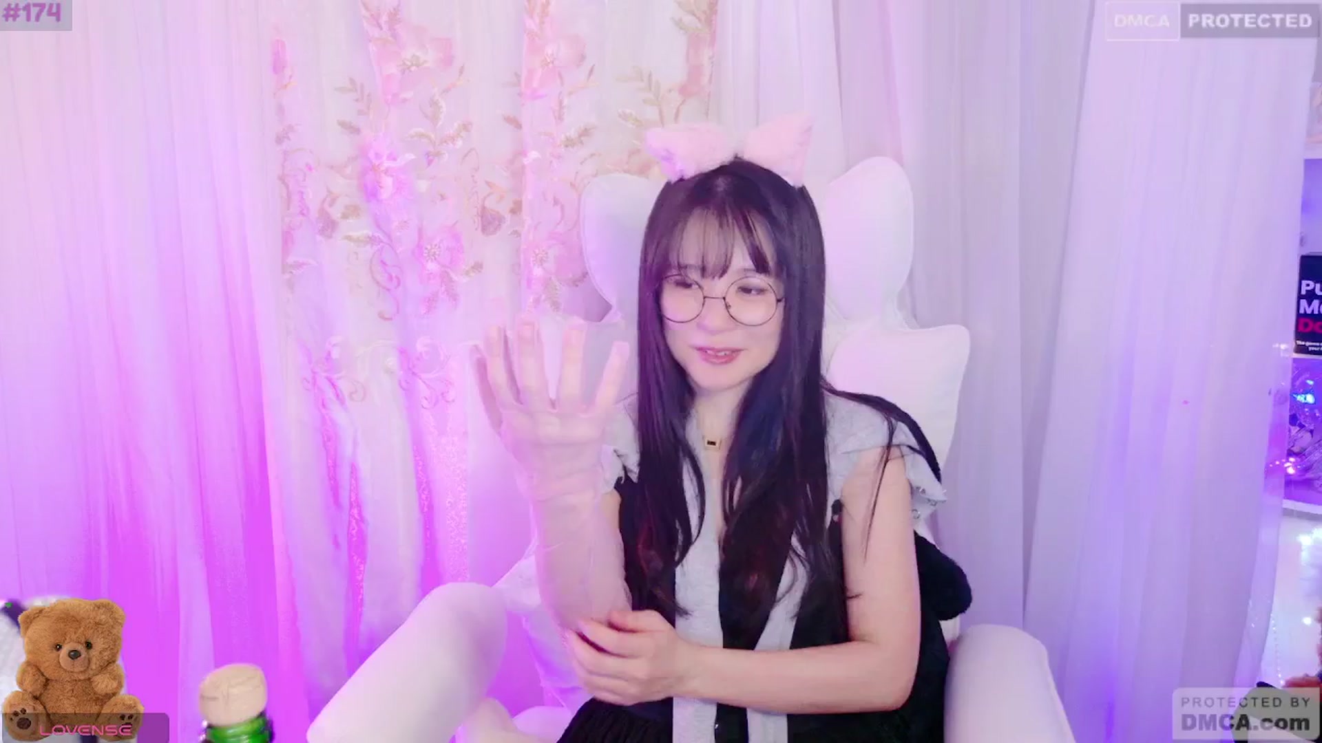 Gallery image thumbnail from meows's myfreecams stream on, 08/17/2024, 06:07 image 16 of 20