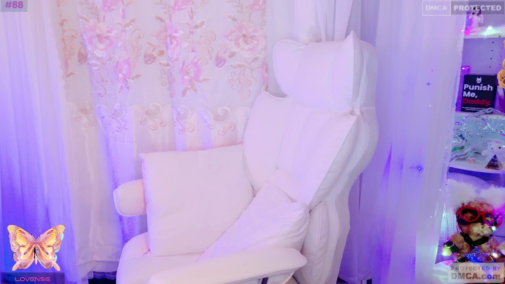 Gallery image thumbnail from meows's myfreecams stream on, 08/18/2024, 06:32 image 12 of 20