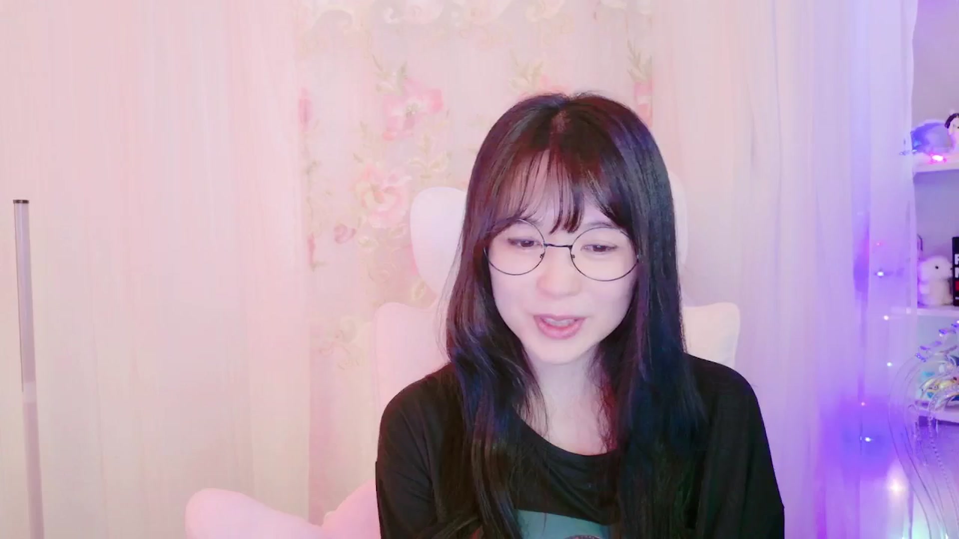Gallery image thumbnail from meows's myfreecams stream on, 09/14/2024, 05:06 image 6 of 20