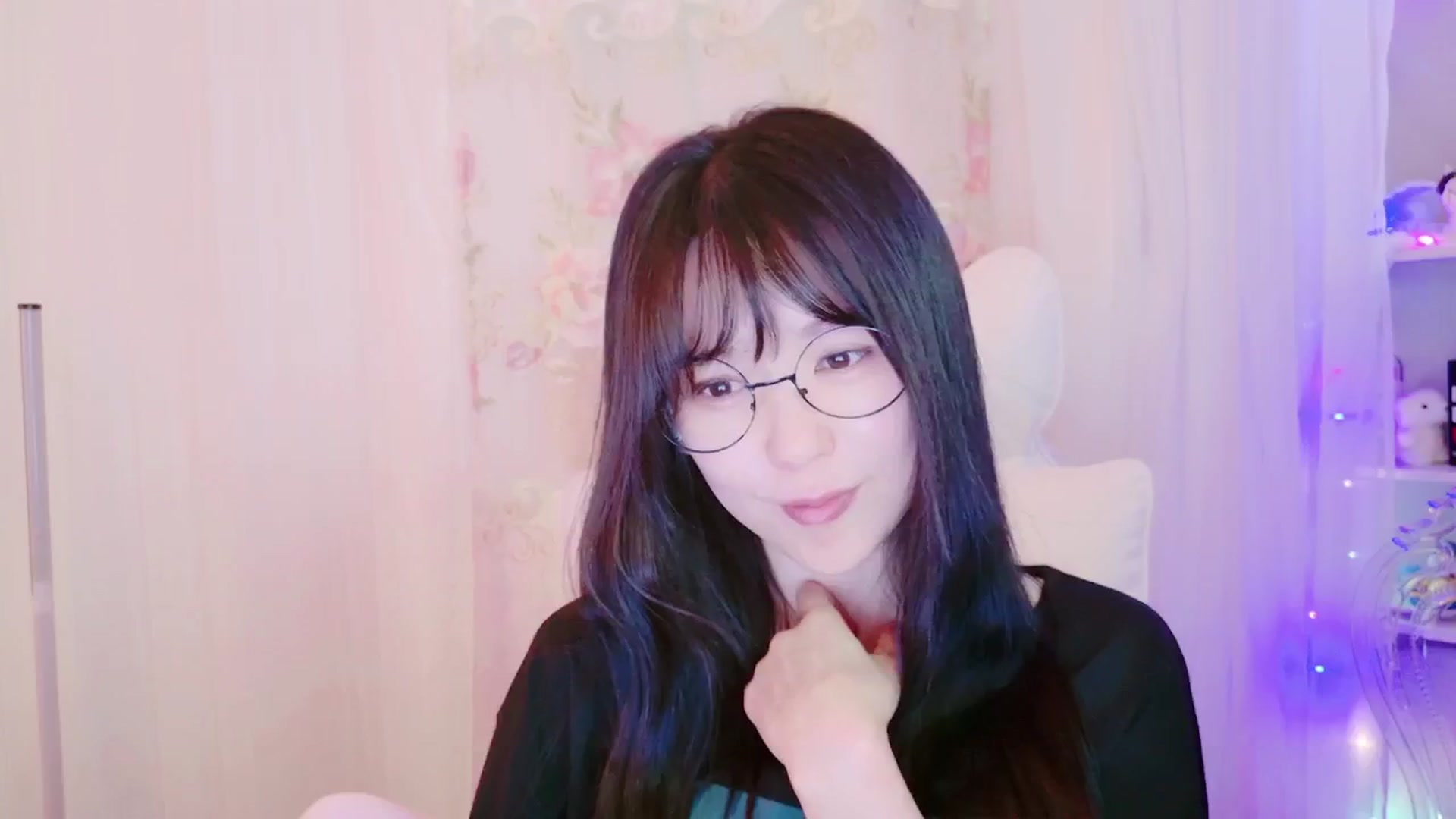 Gallery image thumbnail from meows's myfreecams stream on, 09/14/2024, 05:06 image 13 of 20