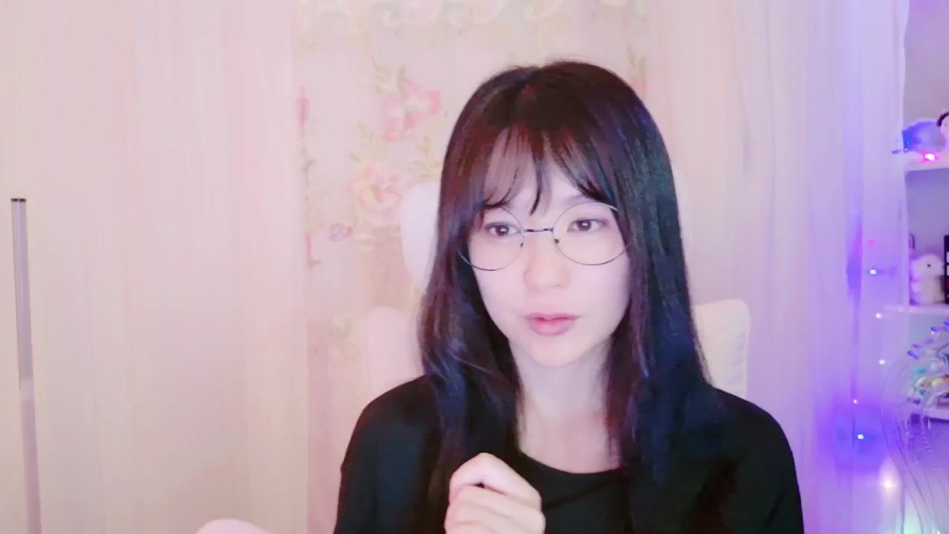 Gallery image thumbnail from meows's myfreecams stream on, 09/14/2024, 05:06 image 12 of 20