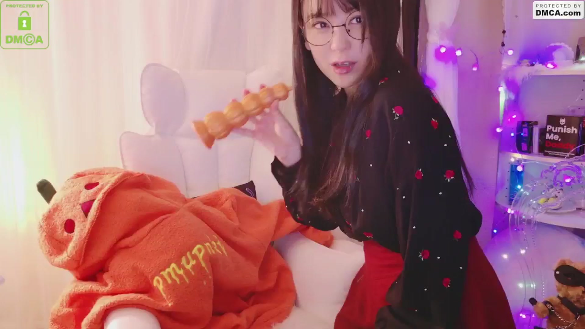 Gallery image thumbnail from meows's myfreecams stream on, 09/22/2024, 04:06 image 13 of 20