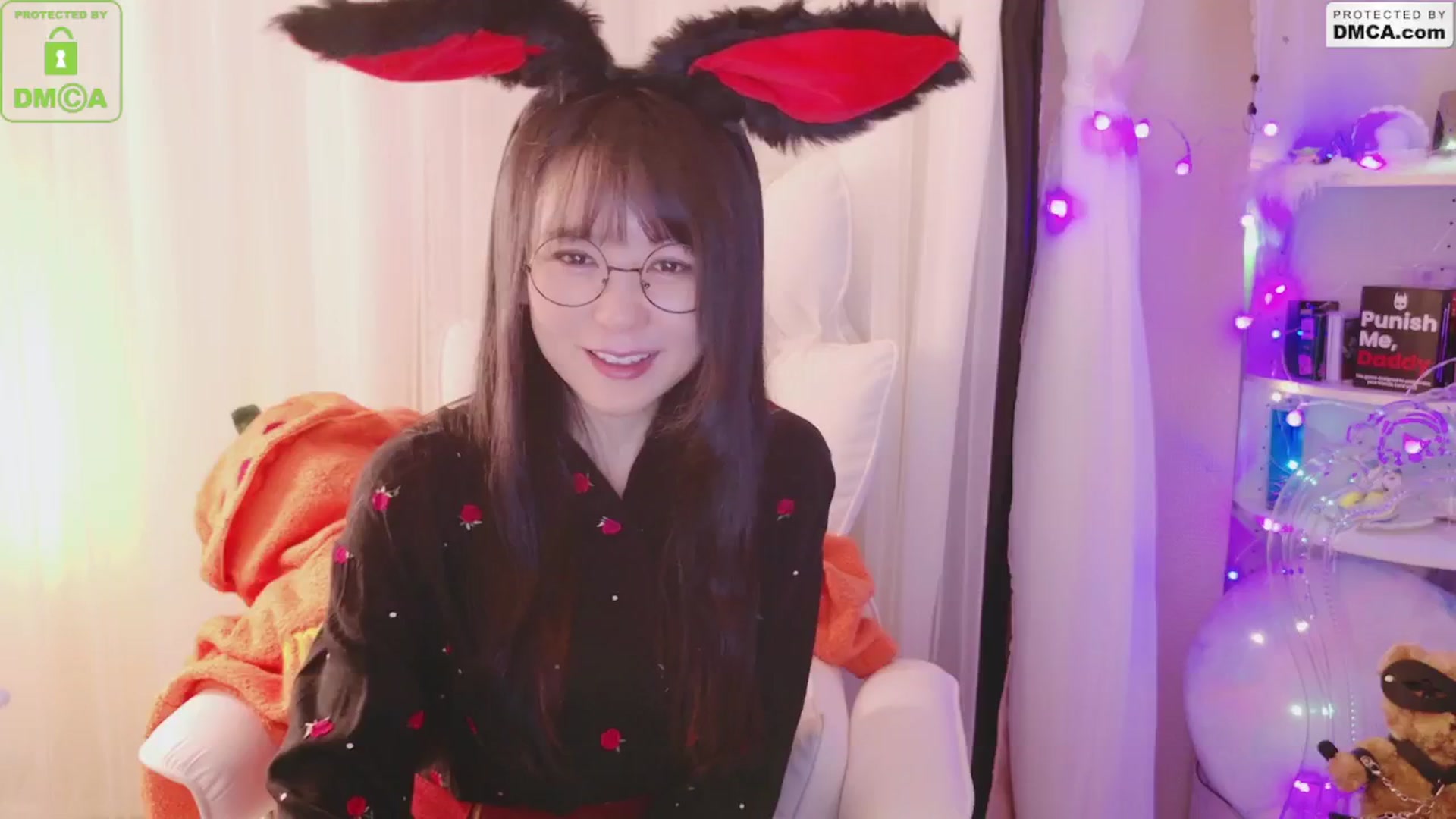 Gallery image thumbnail from meows's myfreecams stream on, 09/22/2024, 04:06 image 14 of 20