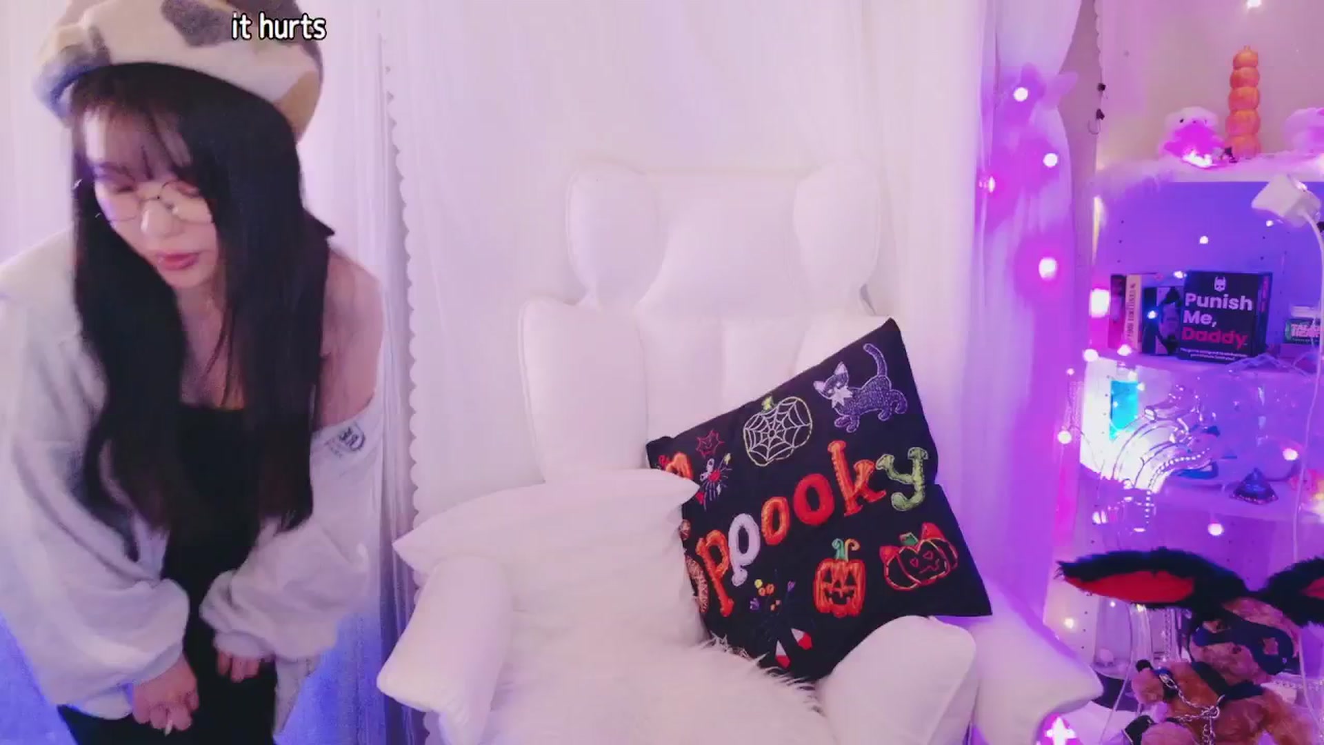 Gallery image thumbnail from meows's myfreecams stream on, 09/28/2024, 05:22 image 8 of 20
