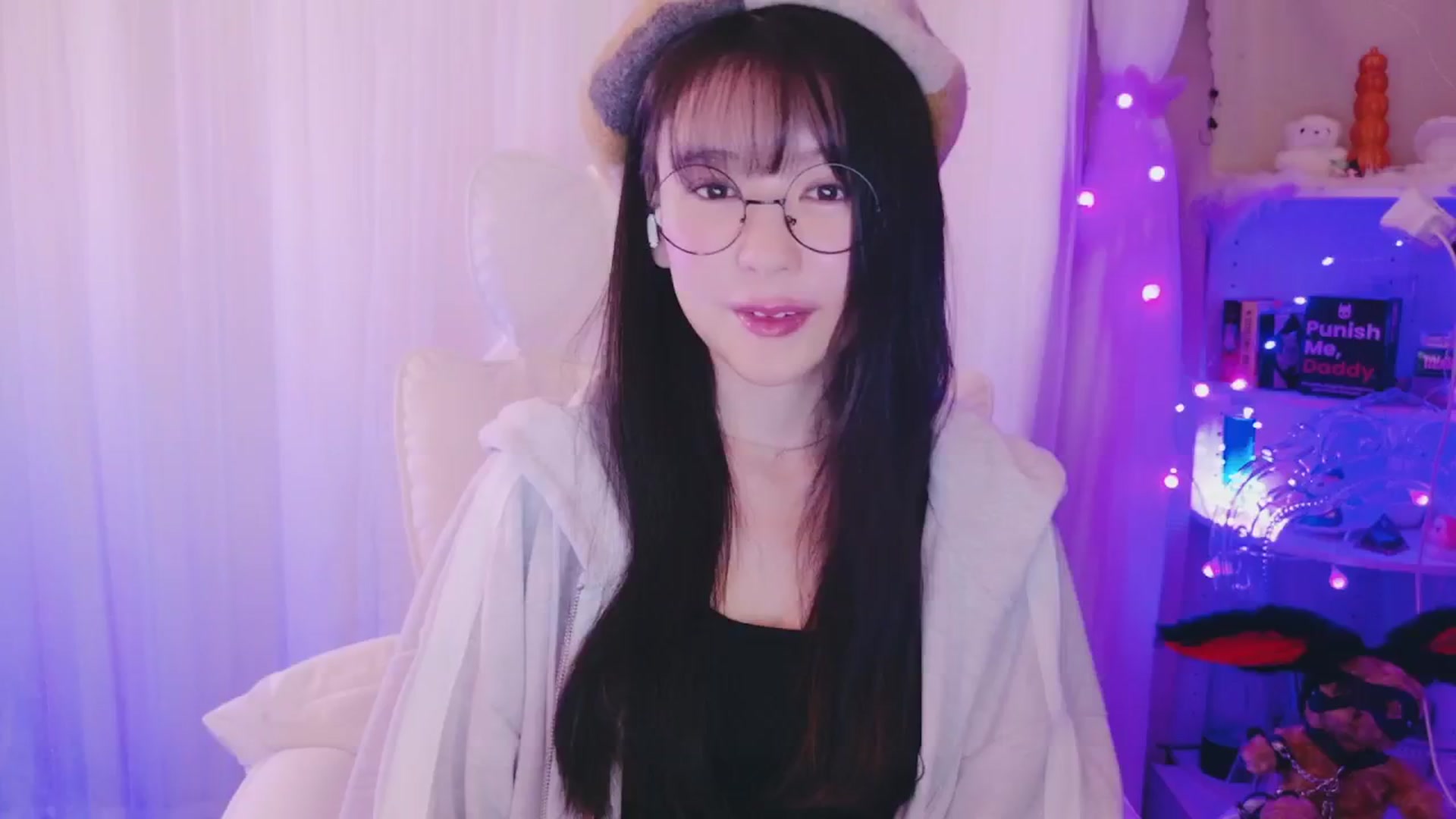 Gallery image thumbnail from meows's myfreecams stream on, 09/28/2024, 05:22 image 5 of 20