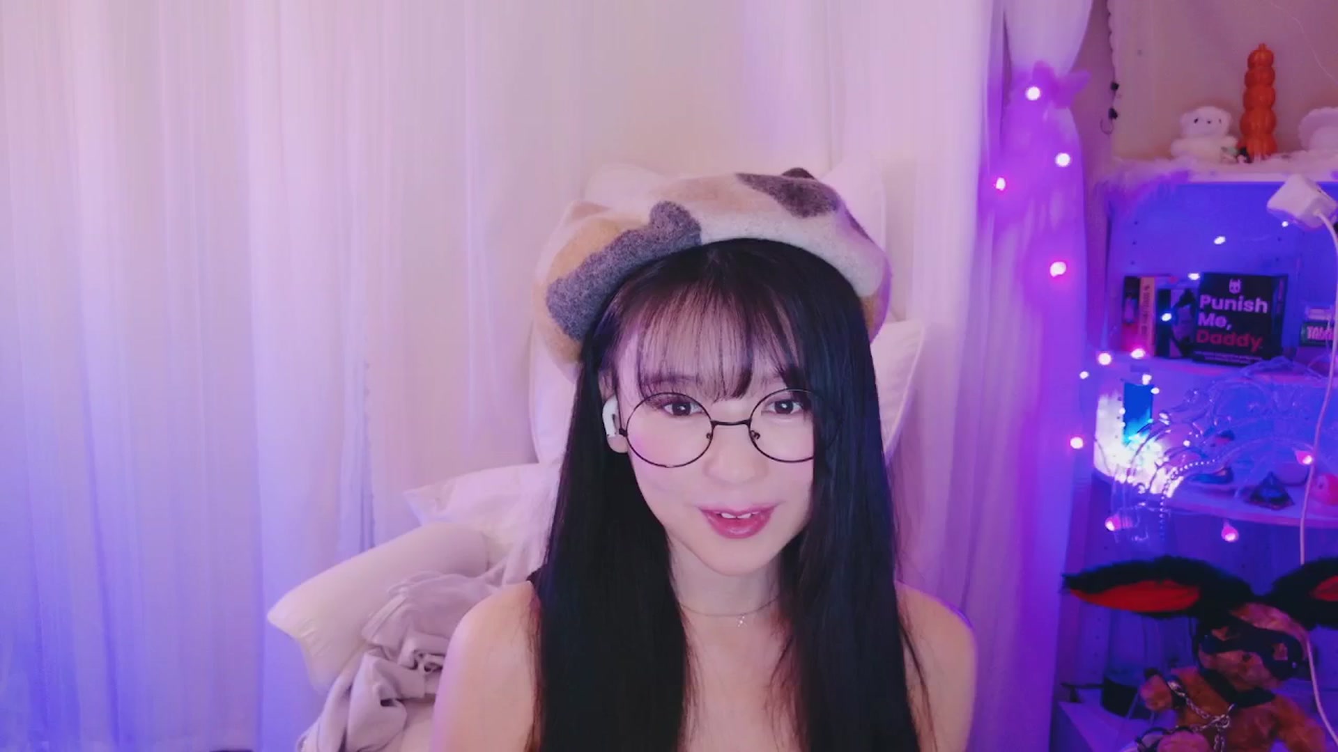 Gallery image thumbnail from meows's myfreecams stream on, 09/28/2024, 05:22 image 4 of 20
