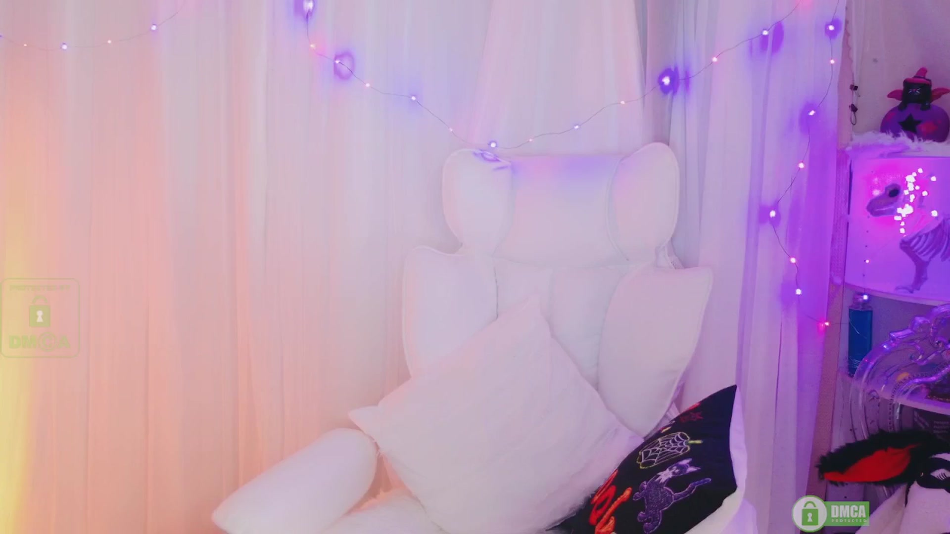 Gallery image thumbnail from meows's myfreecams stream on, 10/06/2024, 05:45 image 9 of 20