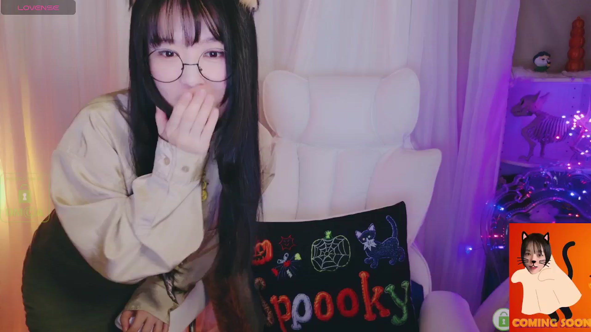 Gallery image thumbnail from meows's myfreecams stream on, 10/13/2024, 05:55 image 4 of 20
