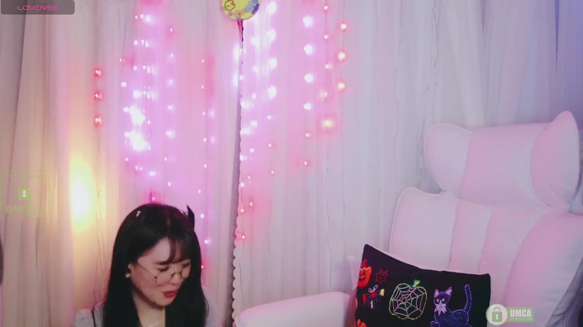 Gallery image thumbnail from meows's myfreecams stream on, 10/19/2024, 07:02 image 14 of 20