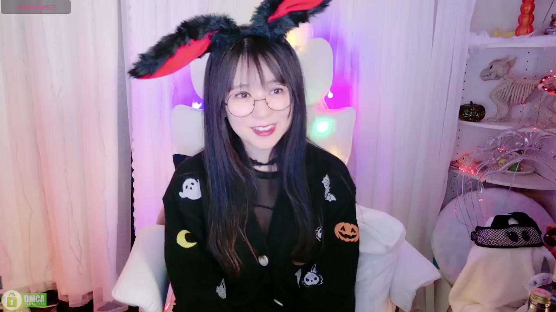 Gallery image thumbnail from meows's myfreecams stream on, 10/26/2024, 06:08 image 19 of 20