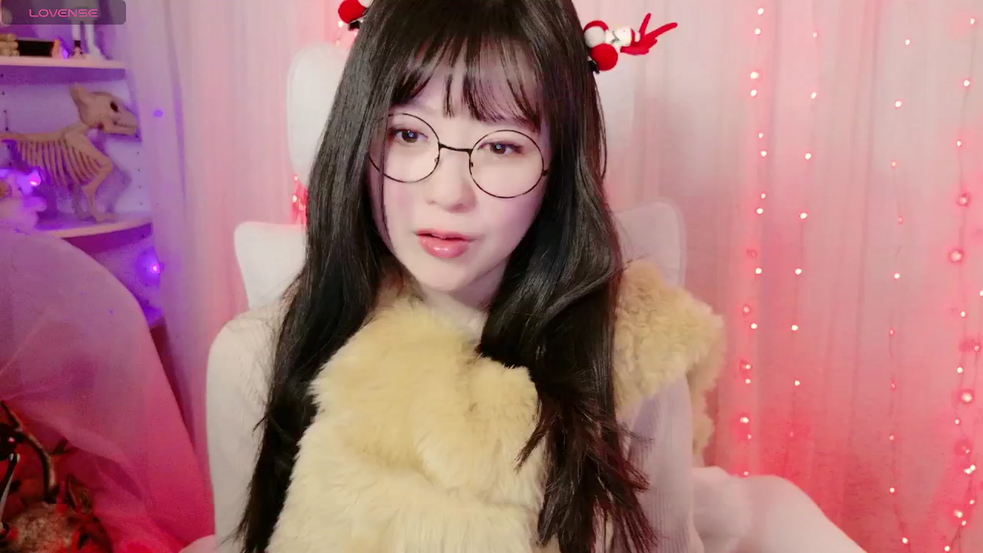 Gallery image thumbnail from meows's myfreecams stream on, 12/07/2024, 05:36 image 10 of 20