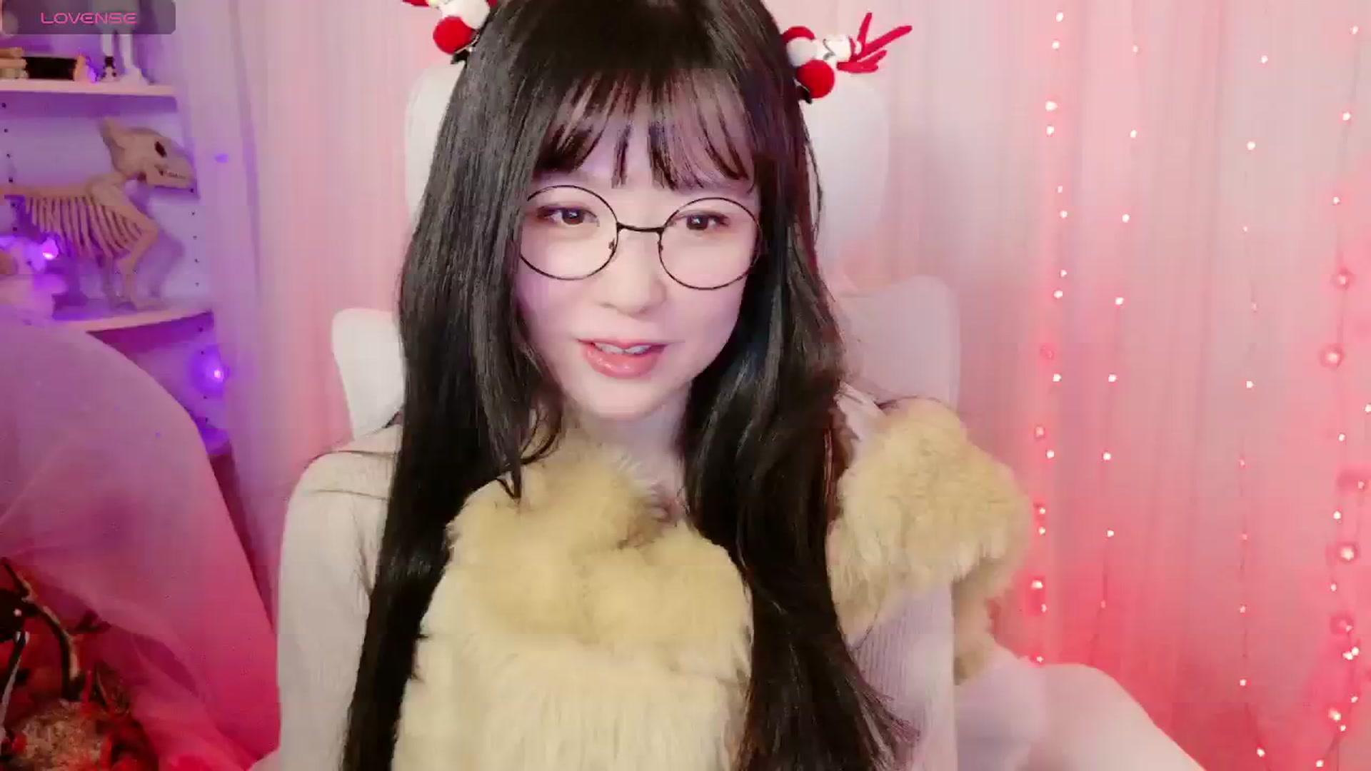Gallery image thumbnail from meows's myfreecams stream on, 12/07/2024, 05:36 image 4 of 20