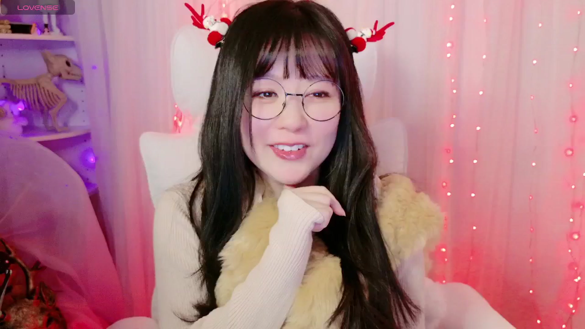 Gallery image thumbnail from meows's myfreecams stream on, 12/07/2024, 05:36 image 15 of 20