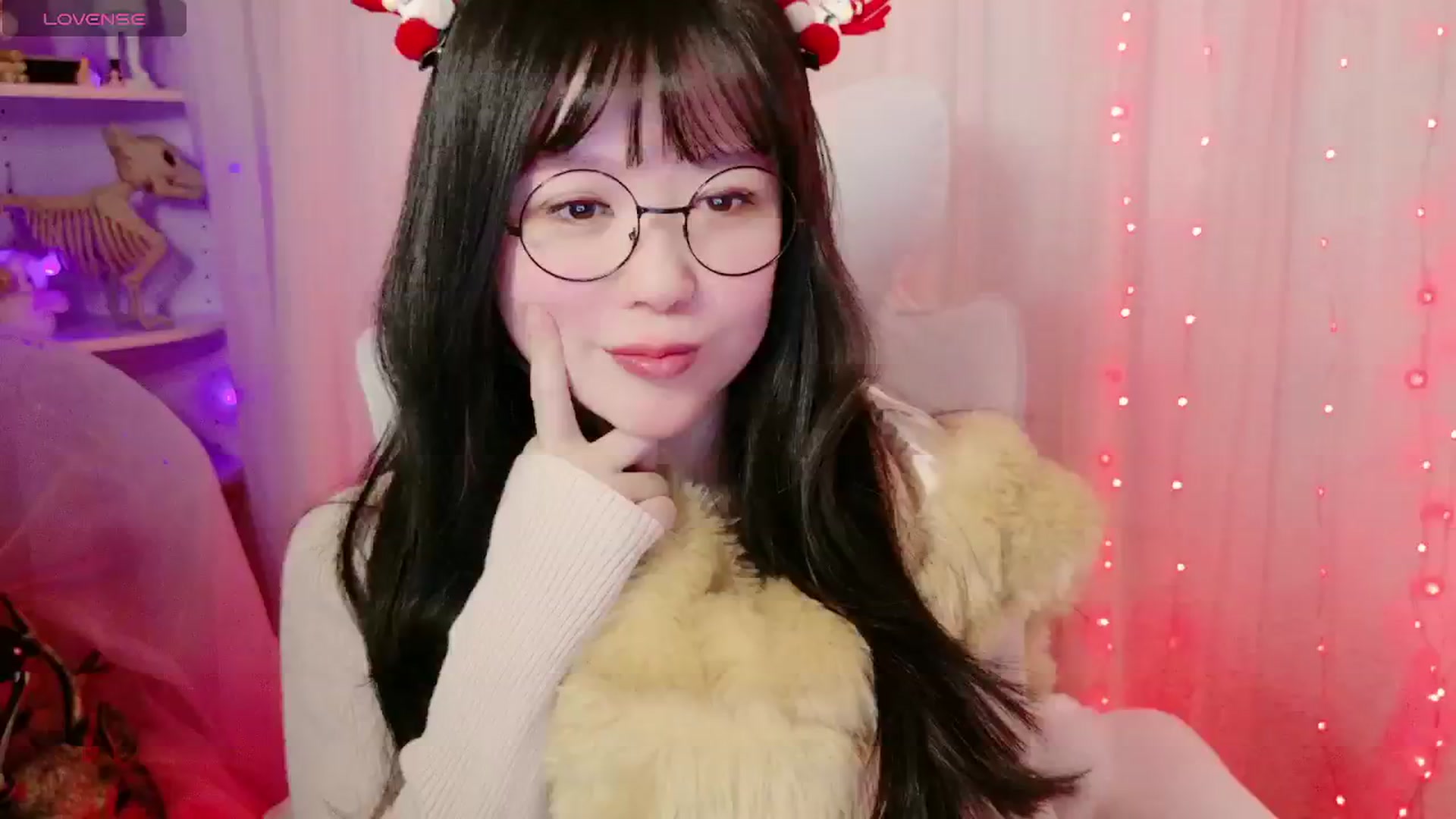 Gallery image thumbnail from meows's myfreecams stream on, 12/07/2024, 05:36 image 6 of 20