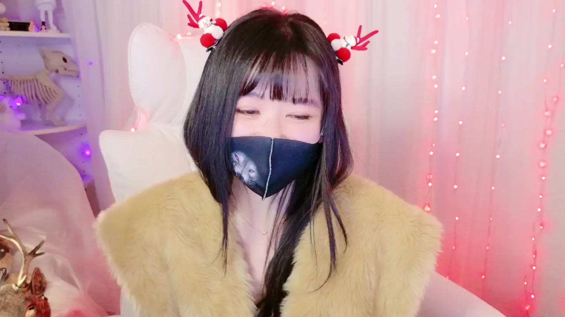 Gallery image thumbnail from meows's myfreecams stream on, 12/07/2024, 07:25 image 3 of 20
