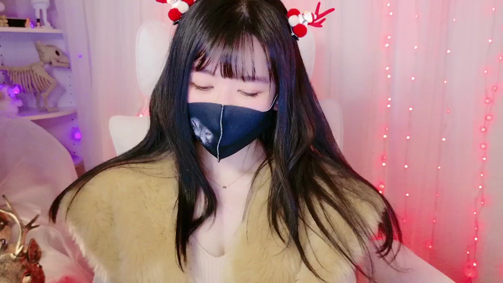 Gallery image thumbnail from meows's myfreecams stream on, 12/07/2024, 07:25 image 7 of 20