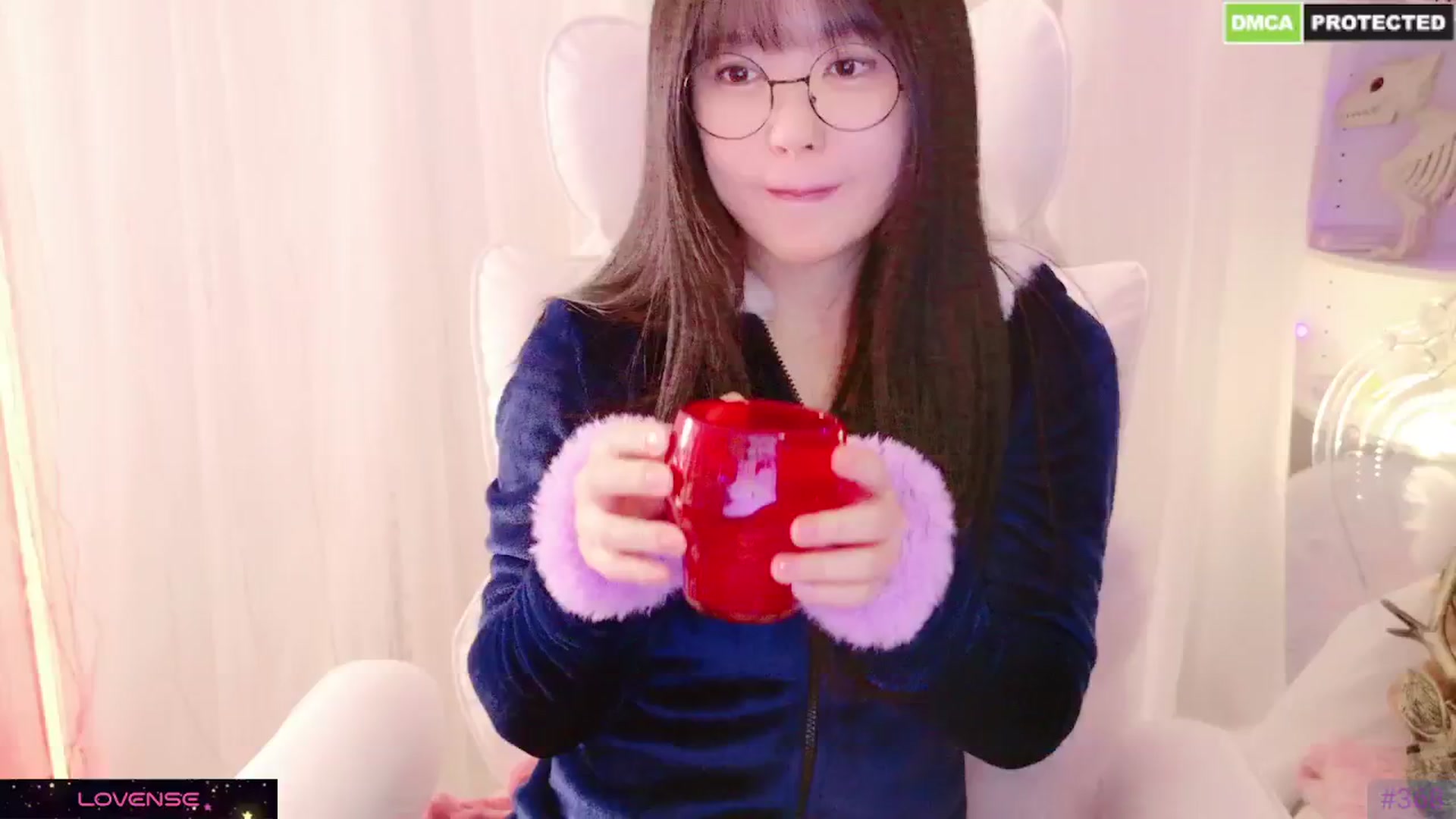 Gallery image thumbnail from meows's myfreecams stream on, 12/15/2024, 06:59 image 11 of 20
