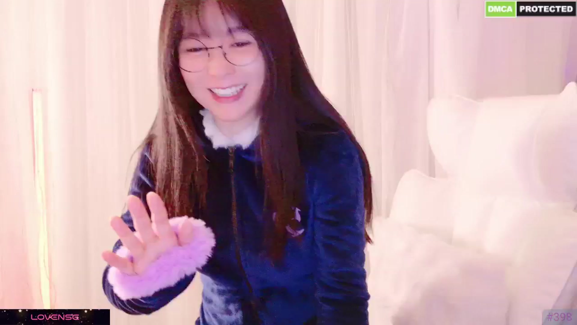 Gallery image thumbnail from meows's myfreecams stream on, 12/15/2024, 06:59 image 3 of 20