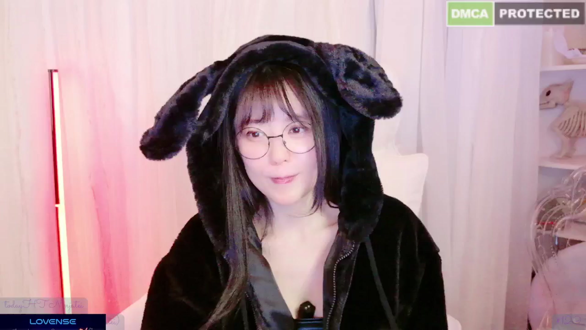 Gallery image thumbnail from meows's myfreecams stream on, 01/11/2025, 07:00 image 14 of 20
