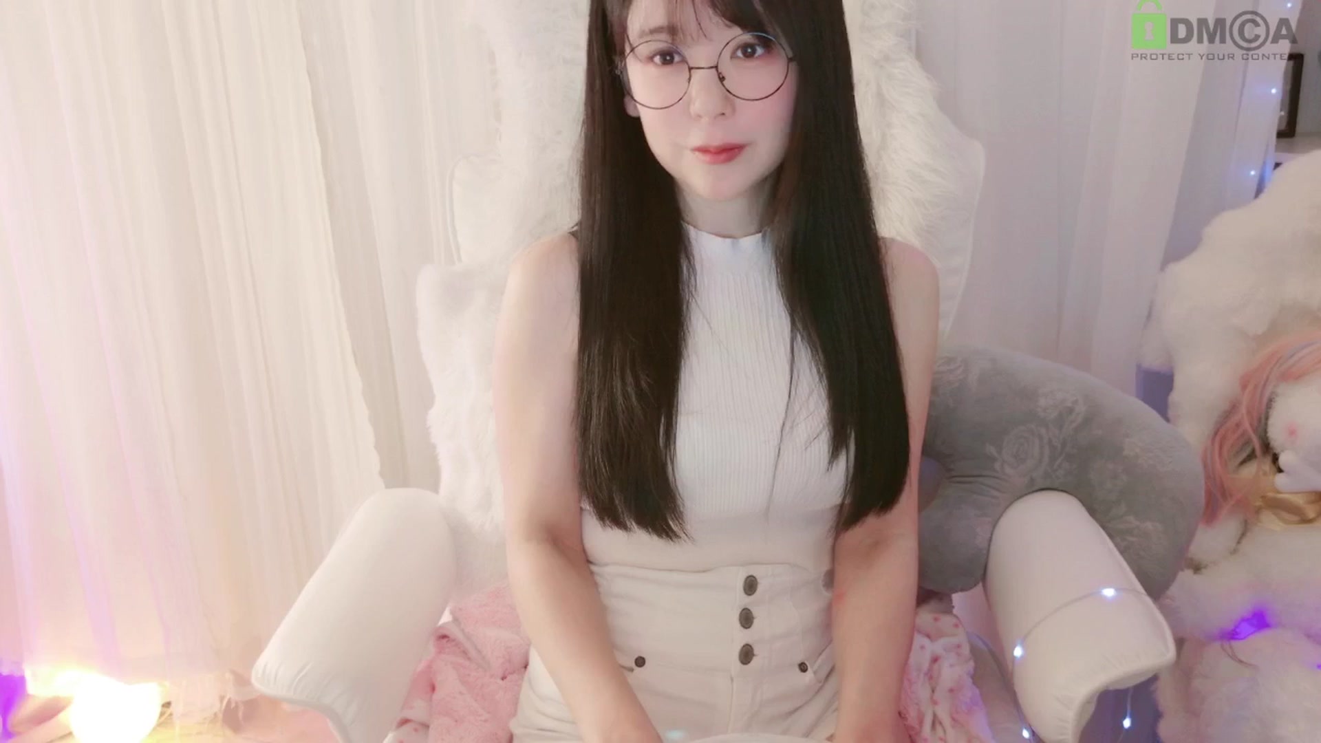 Gallery image thumbnail from meowtheworld's myfreecams stream on, 06/20/2025, 05:41 image 15 of 20
