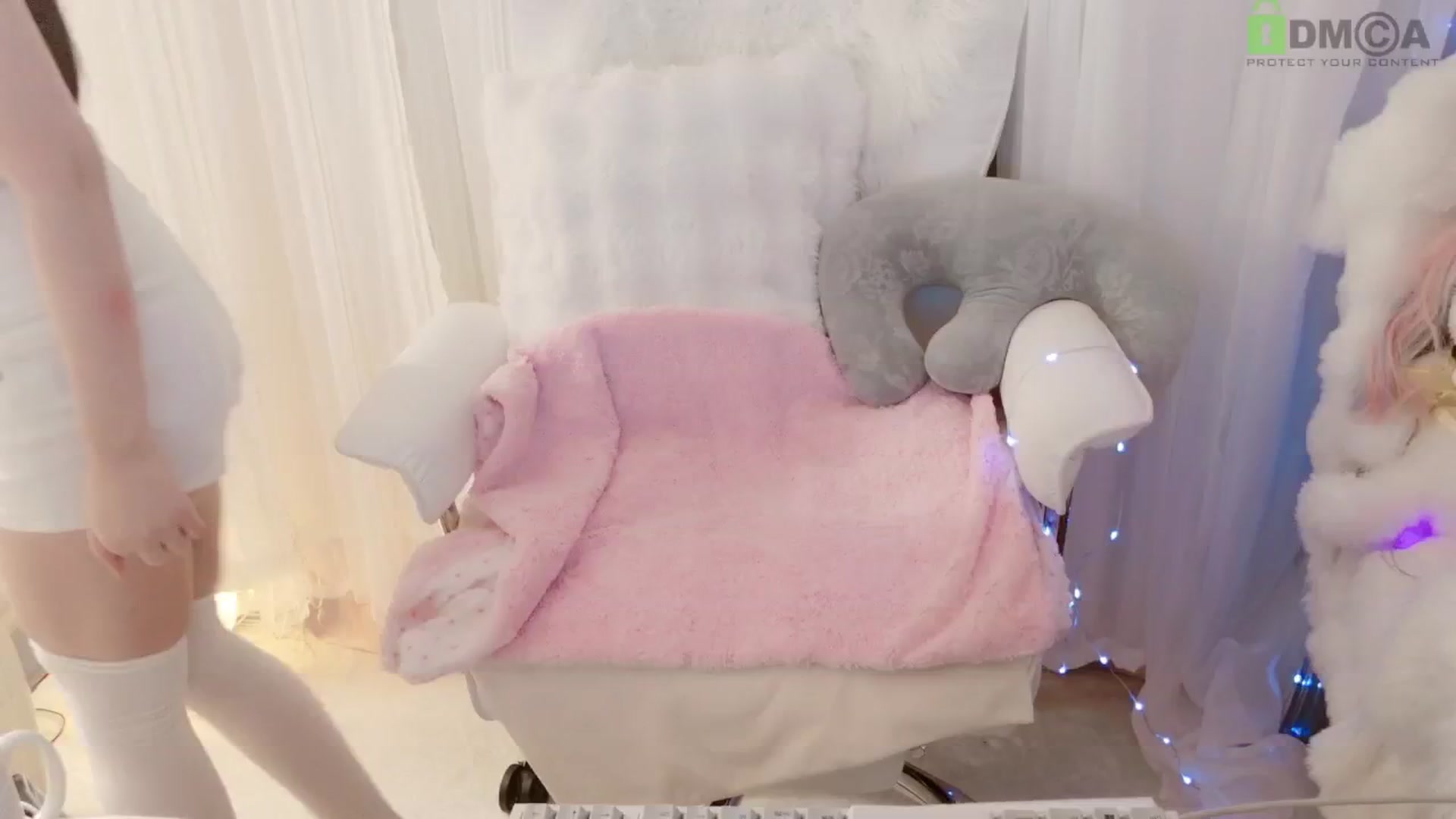 Gallery image thumbnail from meowtheworld's myfreecams stream on, 06/20/2025, 05:41 image 3 of 20