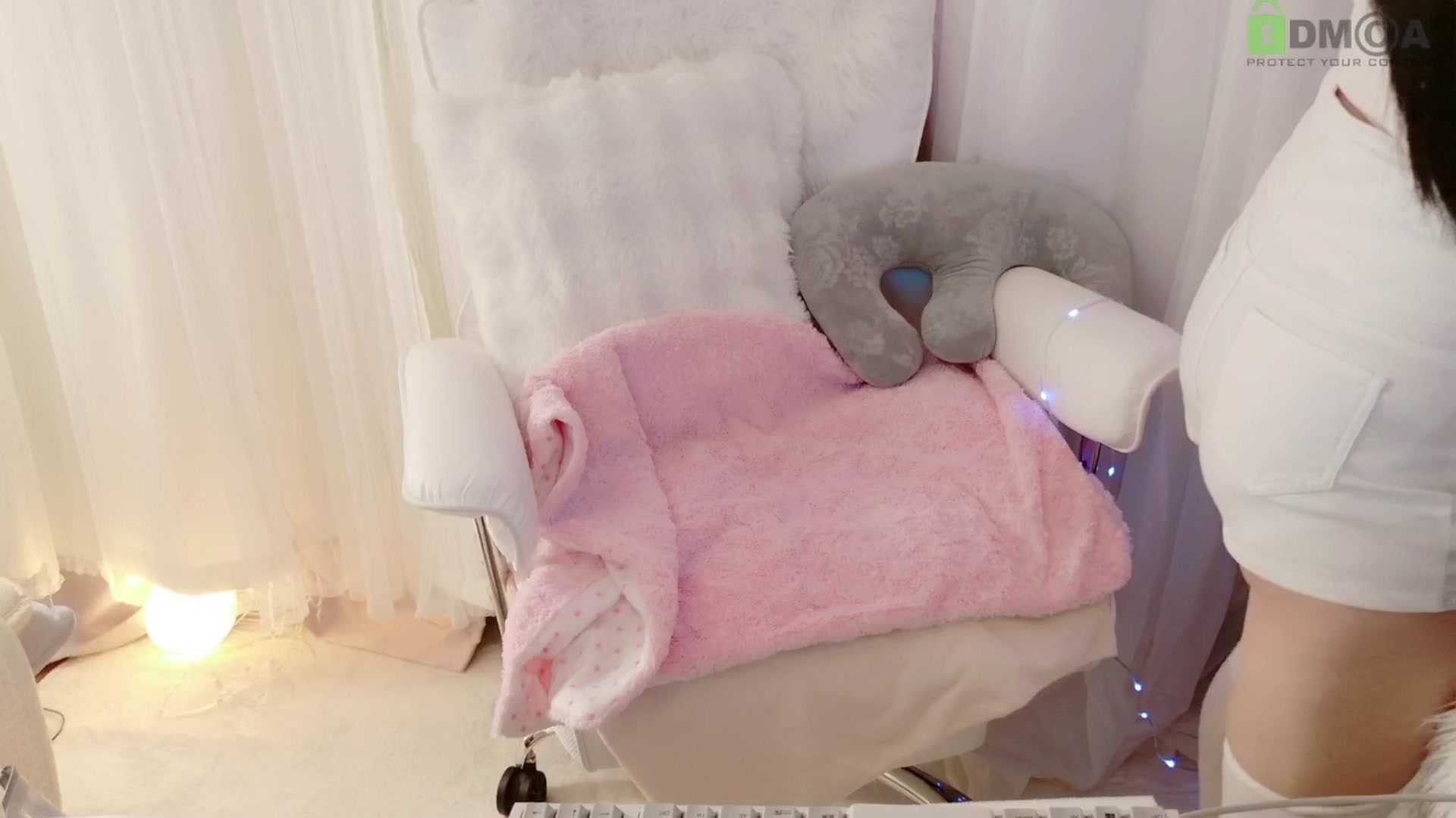 Gallery image thumbnail from meowtheworld's myfreecams stream on, 06/20/2025, 05:41 image 2 of 20