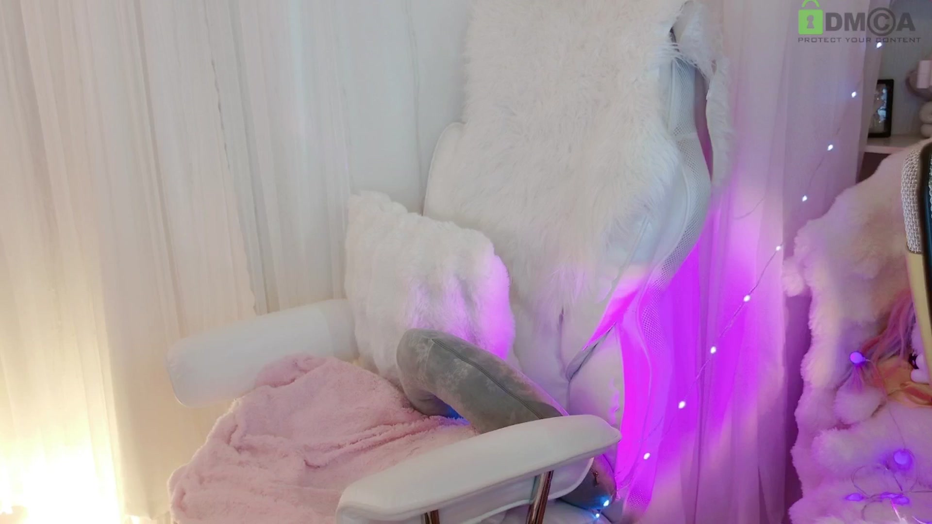 Gallery image thumbnail from meowtheworld's myfreecams stream on, 06/21/2025, 06:07 image 15 of 20