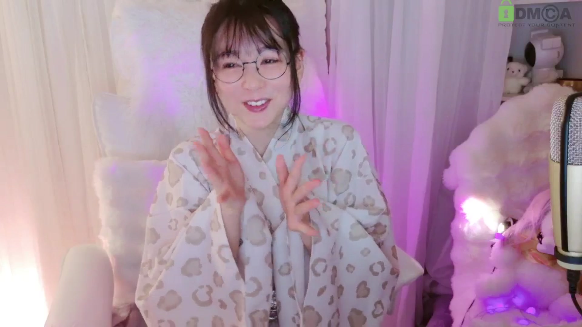 Gallery image thumbnail from meowtheworld's myfreecams stream on, 06/22/2025, 06:17 image 7 of 20