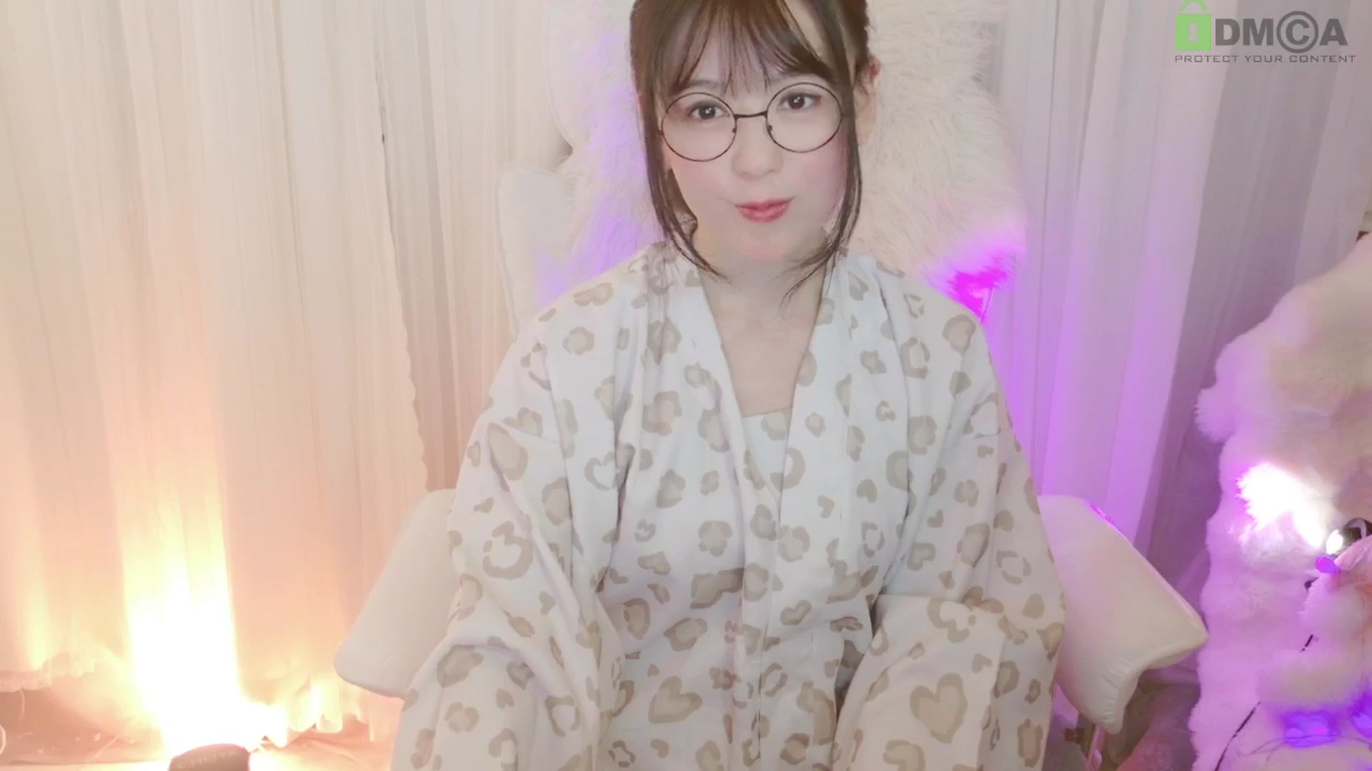 Gallery image thumbnail from meowtheworld's myfreecams stream on, 06/22/2025, 06:17 image 17 of 20