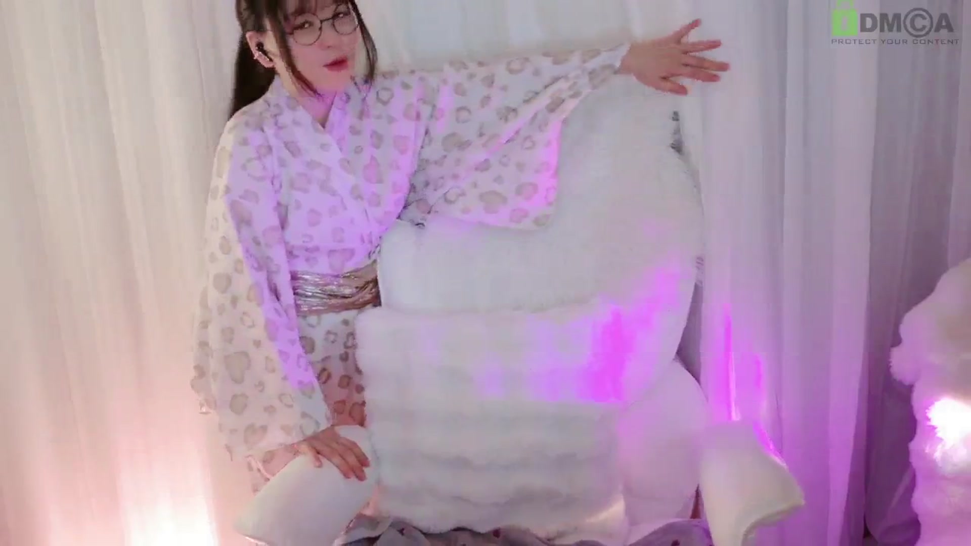 Gallery image thumbnail from meowtheworld's myfreecams stream on, 06/22/2025, 06:17 image 8 of 20