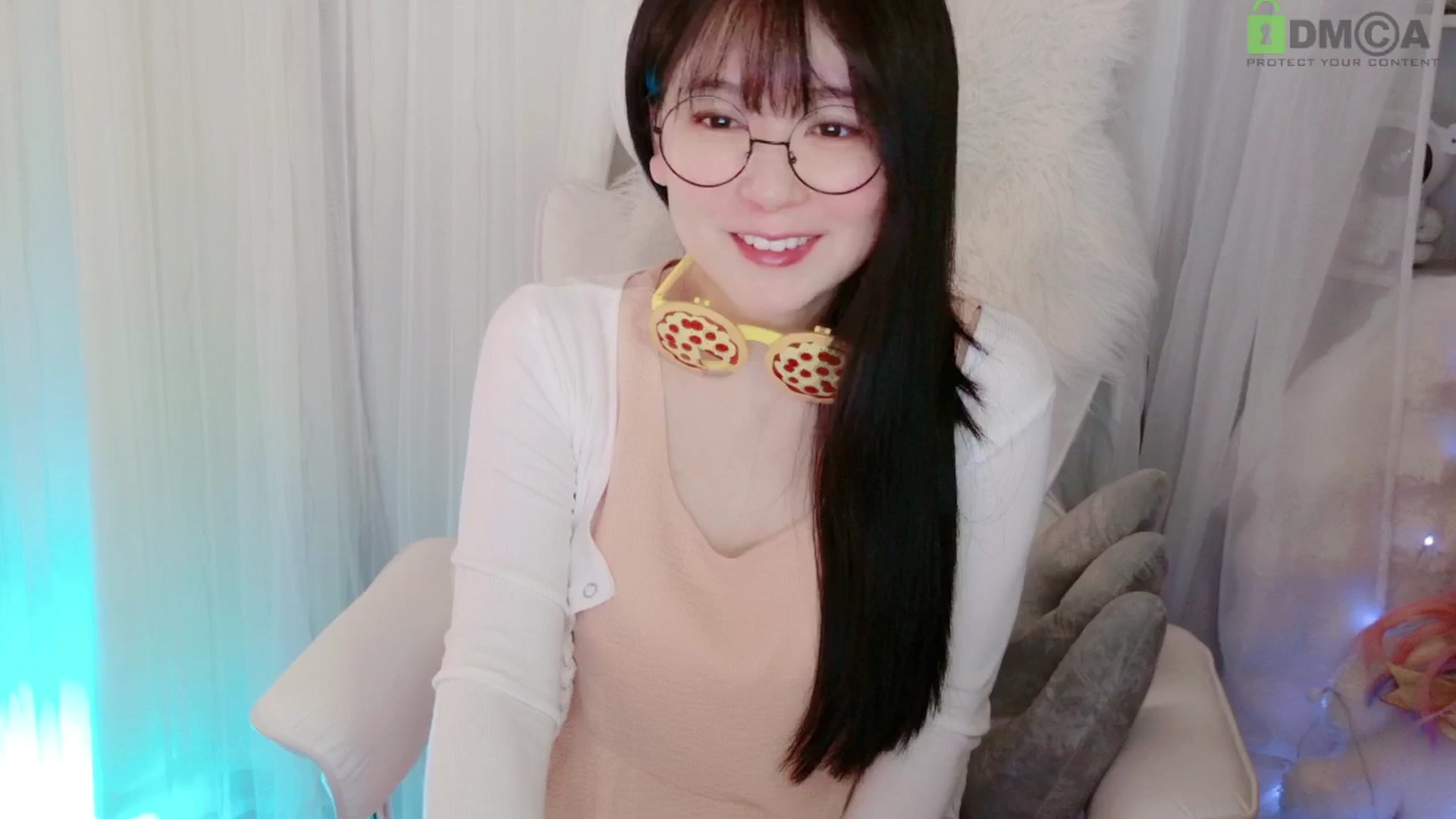 Gallery image thumbnail from meowtheworld's myfreecams stream on, 06/26/2025, 05:30 image 15 of 20
