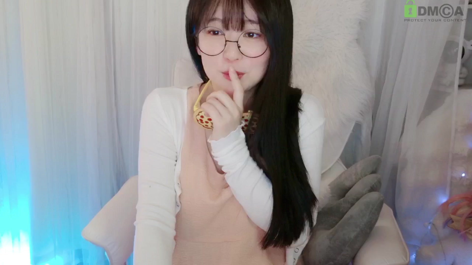 Gallery image thumbnail from meowtheworld's myfreecams stream on, 06/26/2025, 05:30 image 20 of 20