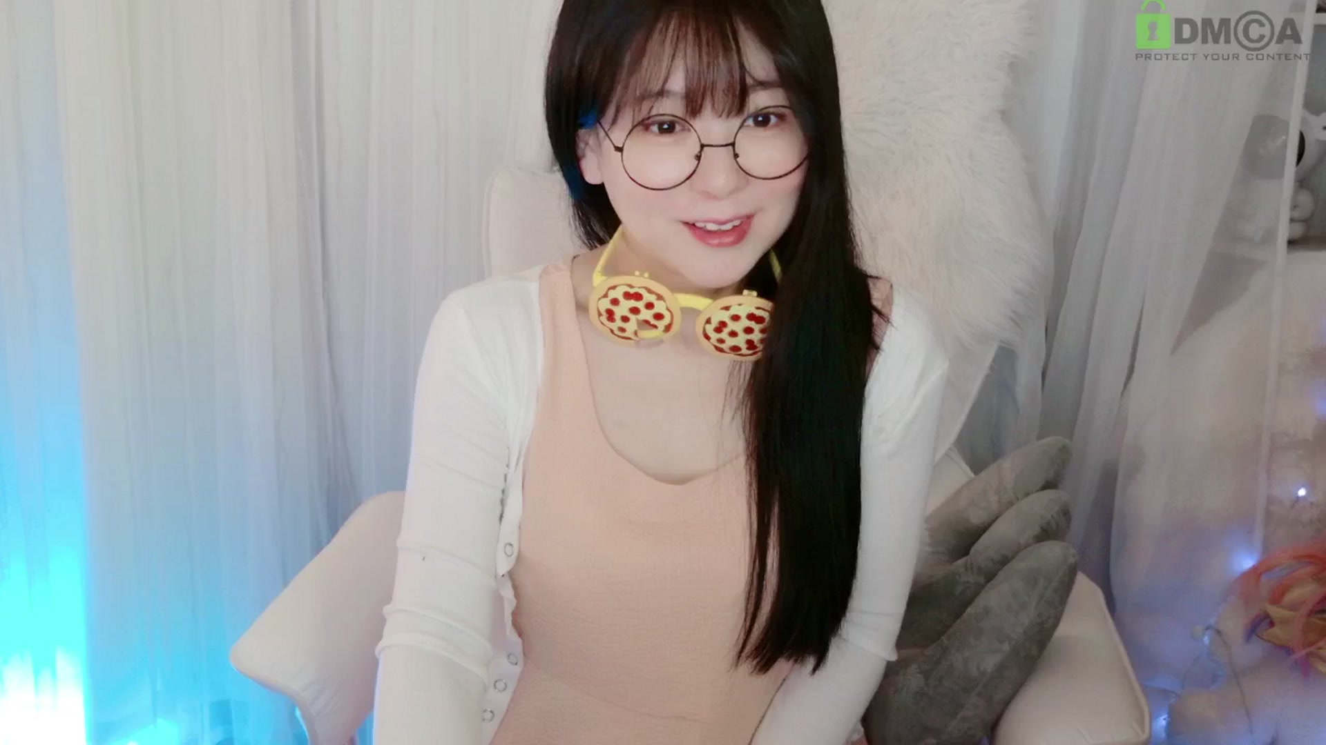 Gallery image thumbnail from meowtheworld's myfreecams stream on, 06/26/2025, 05:30 image 19 of 20