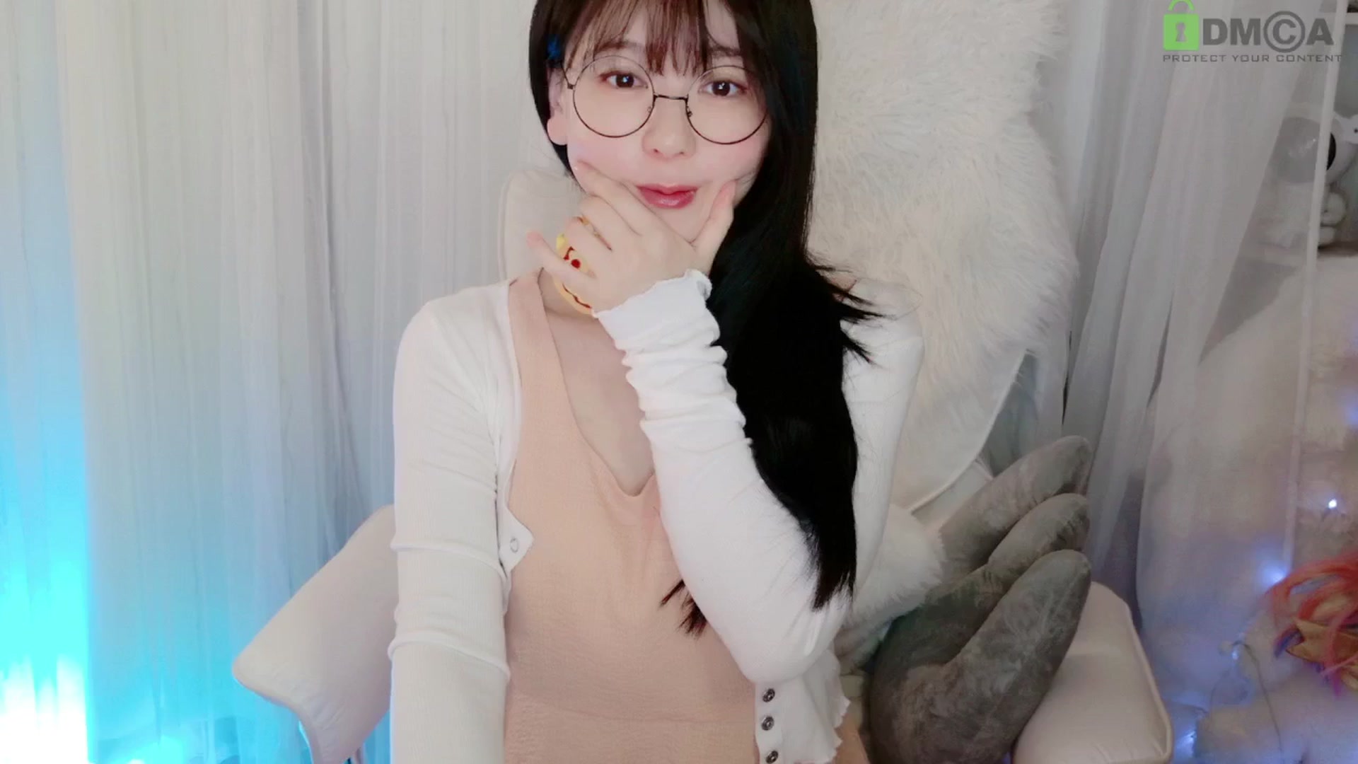 Gallery image thumbnail from meowtheworld's myfreecams stream on, 06/26/2025, 05:30 image 14 of 20