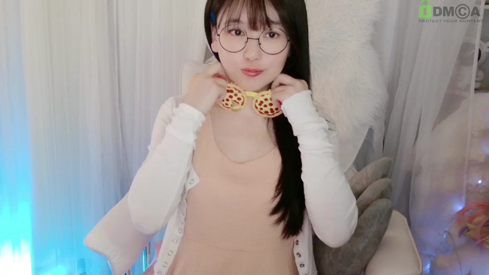 Gallery image thumbnail from meowtheworld's myfreecams stream on, 06/26/2025, 05:30 image 13 of 20