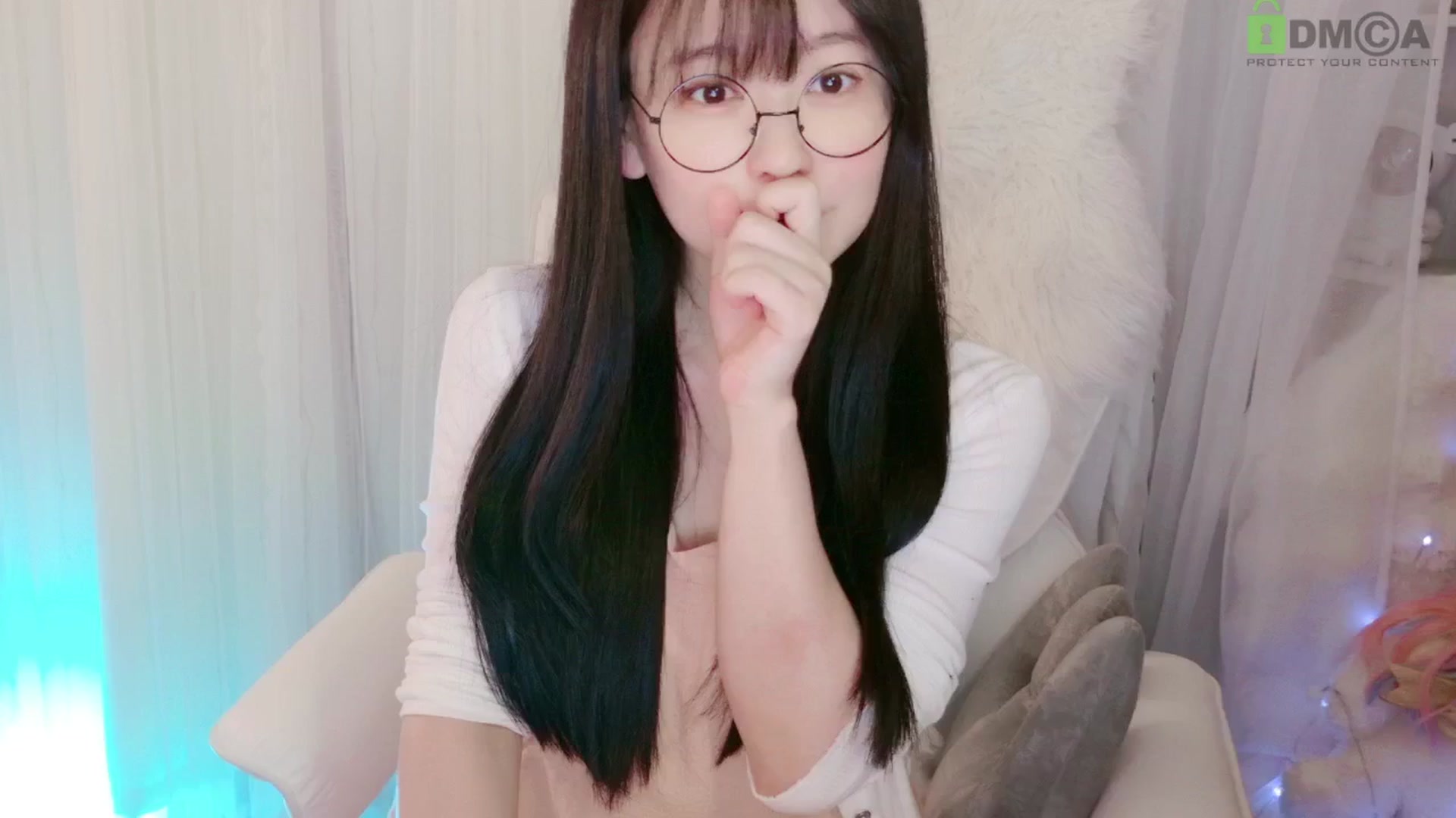Gallery image thumbnail from meowtheworld's myfreecams stream on, 06/26/2025, 06:40 image 12 of 20