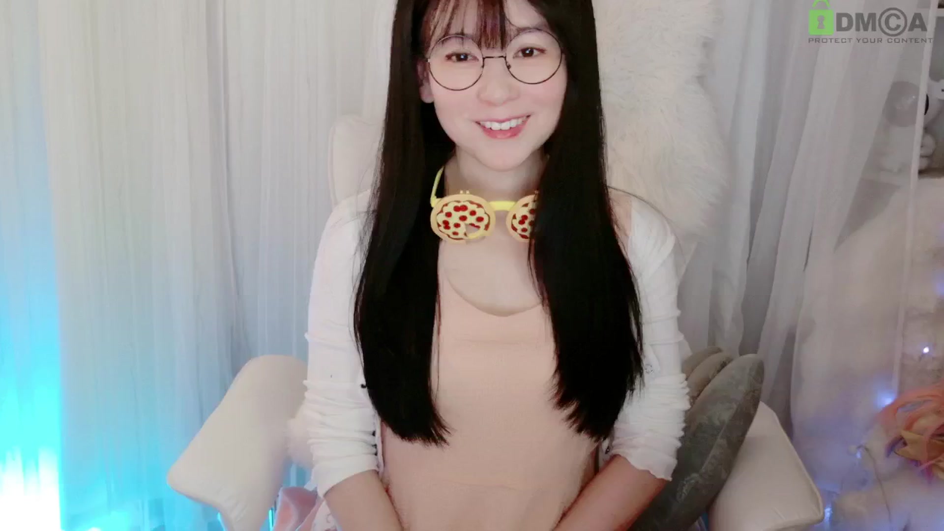 Gallery image thumbnail from meowtheworld's myfreecams stream on, 06/26/2025, 06:40 image 8 of 20