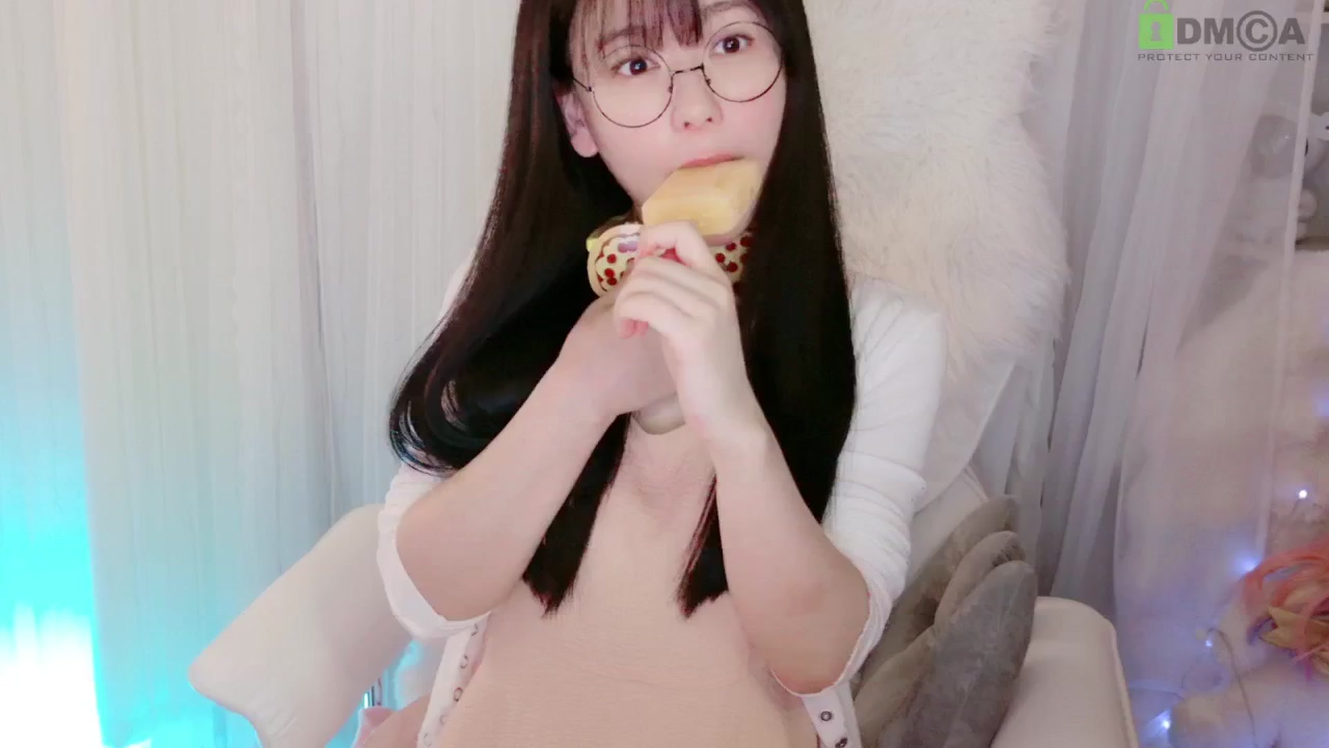 Gallery image thumbnail from meowtheworld's myfreecams stream on, 06/26/2025, 06:40 image 10 of 20