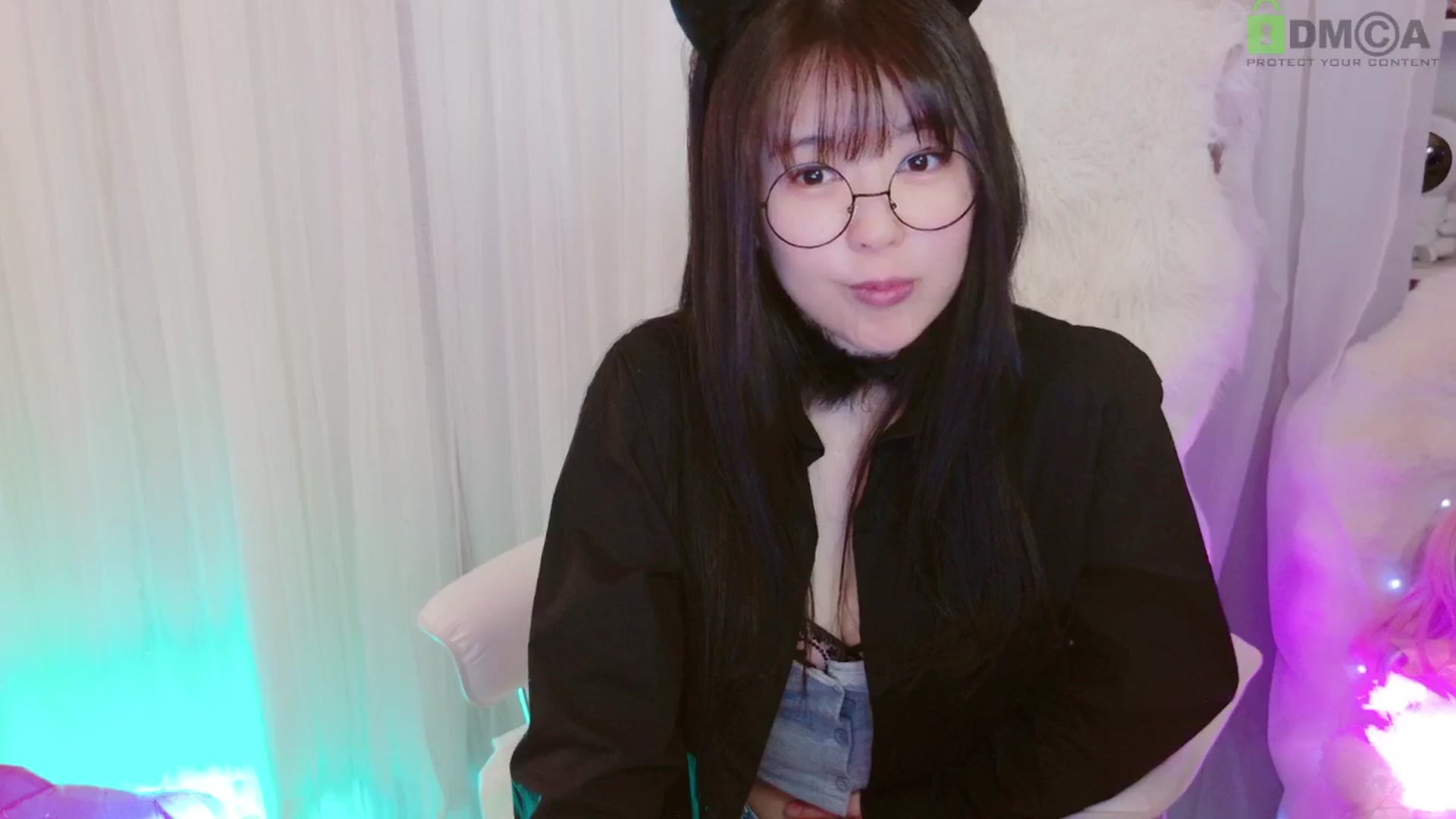 Gallery image thumbnail from meowtheworld's myfreecams stream on, 06/28/2025, 06:18 image 12 of 20