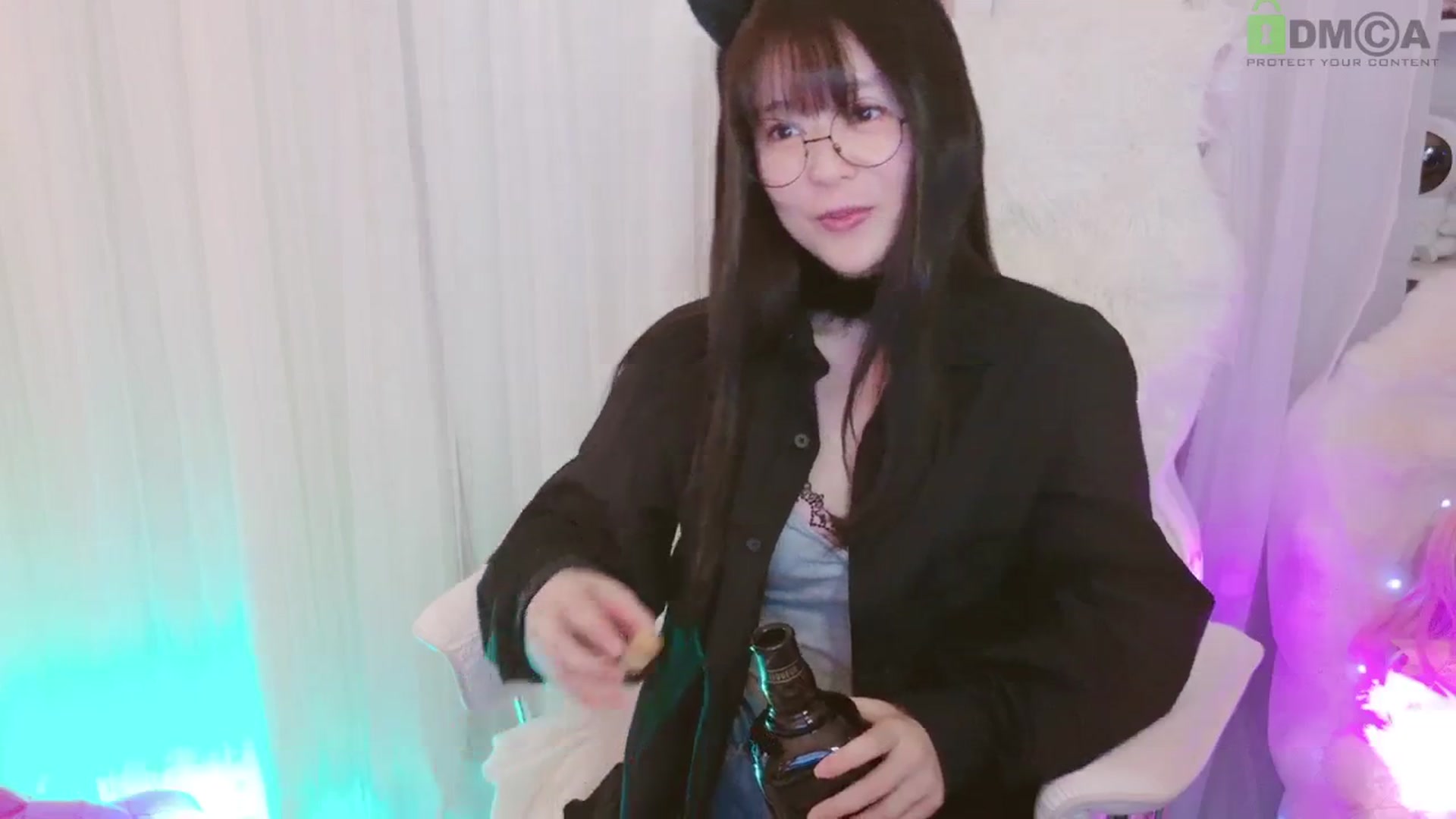 Gallery image thumbnail from meowtheworld's myfreecams stream on, 06/28/2025, 06:18 image 9 of 20
