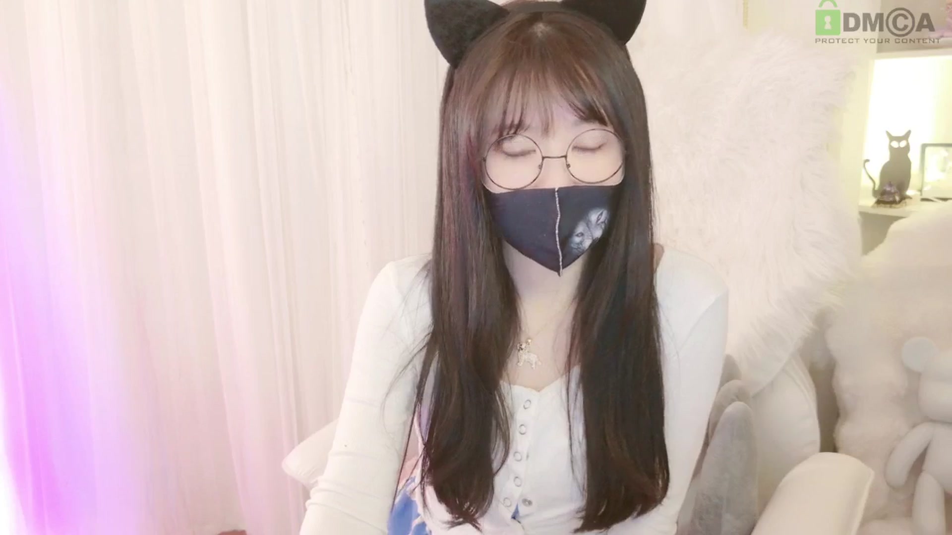 Gallery image thumbnail from meowtheworld's myfreecams stream on, 07/05/2025, 06:00 image 10 of 20