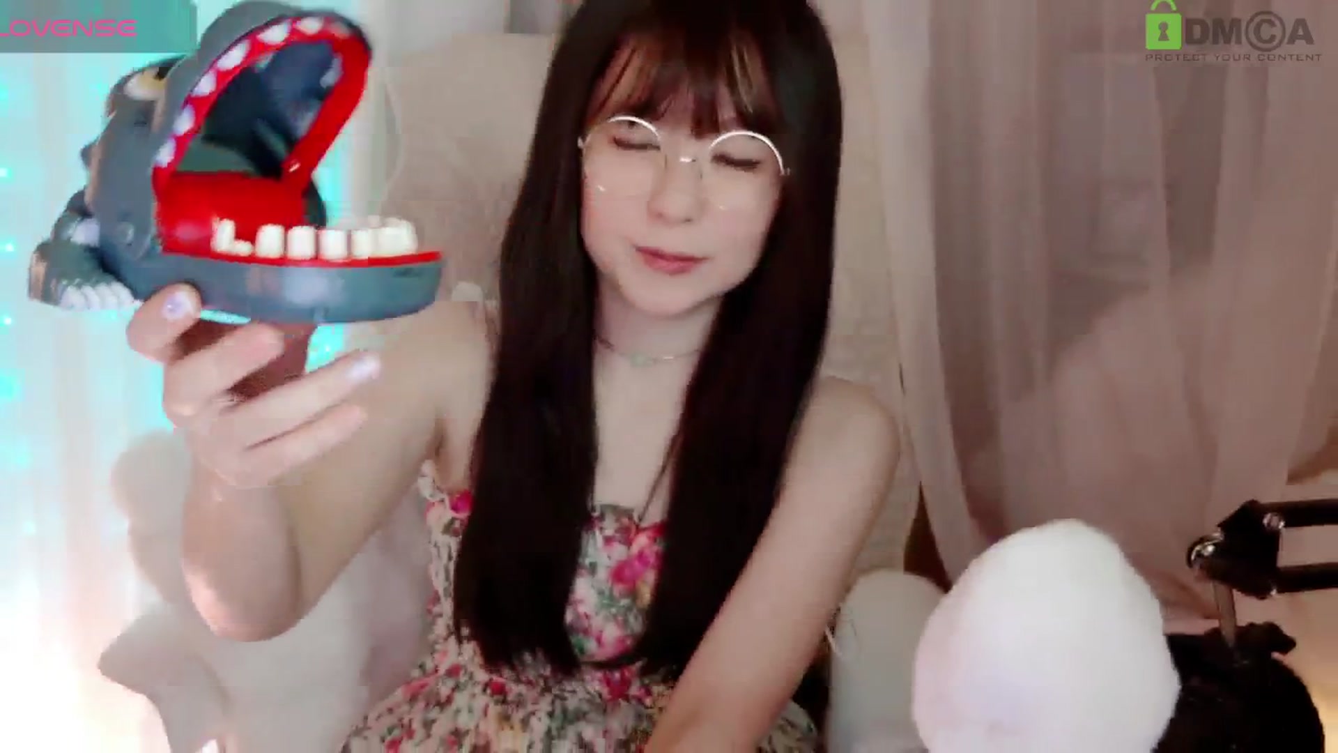 Gallery image thumbnail from meowtheworld's myfreecams stream on, 07/27/2025, 08:25 image 6 of 20
