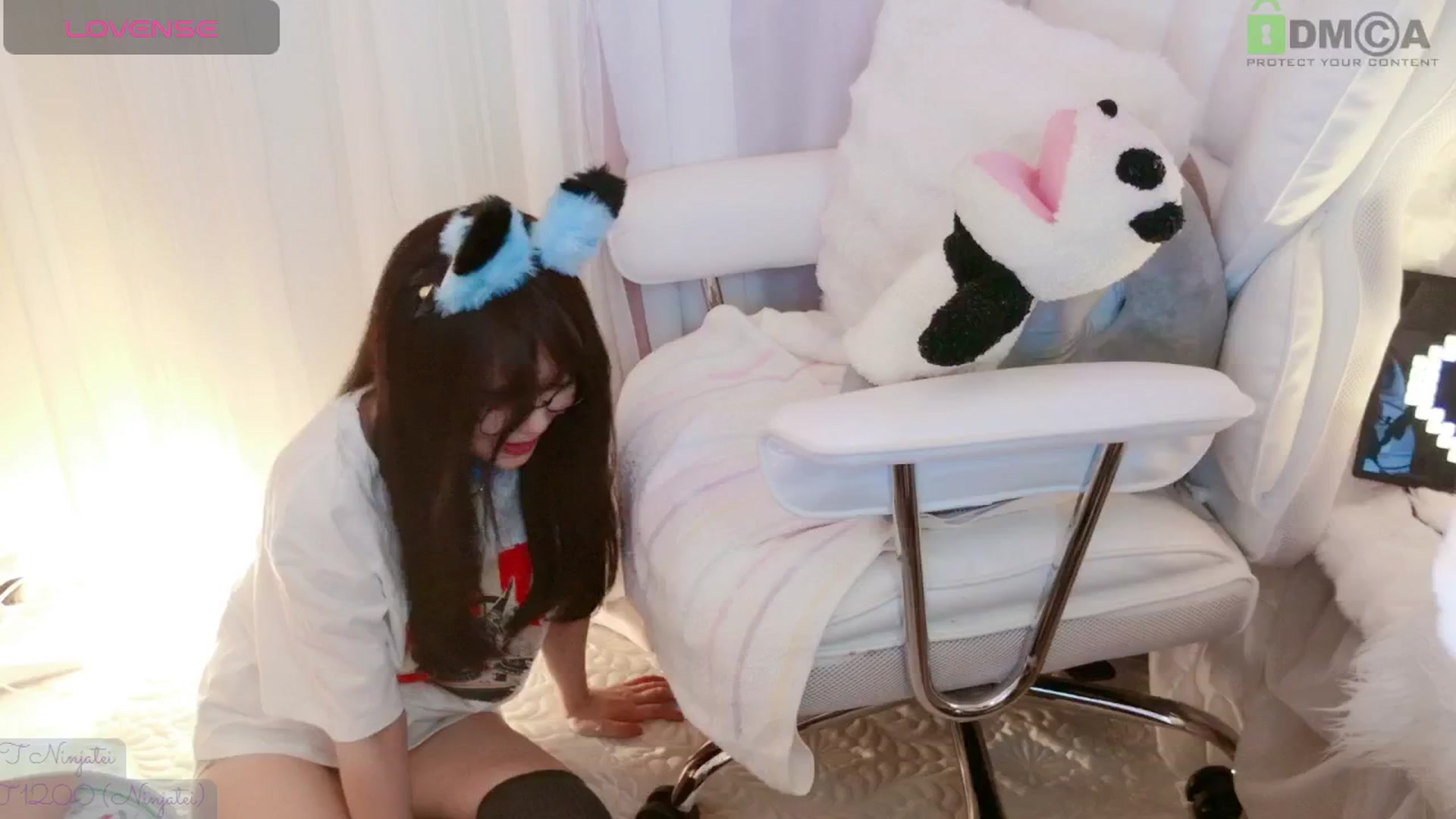 Gallery image thumbnail from meowtheworld's myfreecams stream on, 08/10/2025, 05:02 image 19 of 20