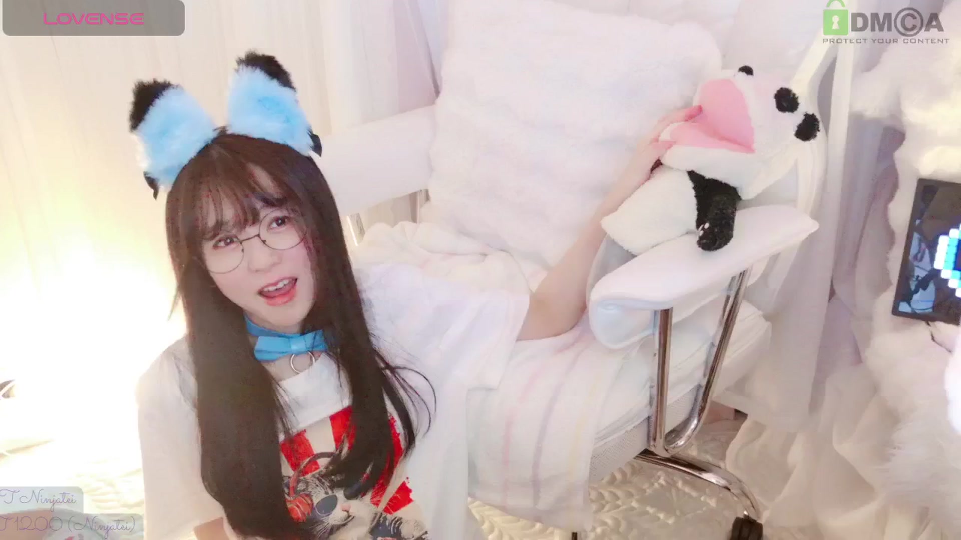 Gallery image thumbnail from meowtheworld's myfreecams stream on, 08/10/2025, 05:02 image 12 of 20