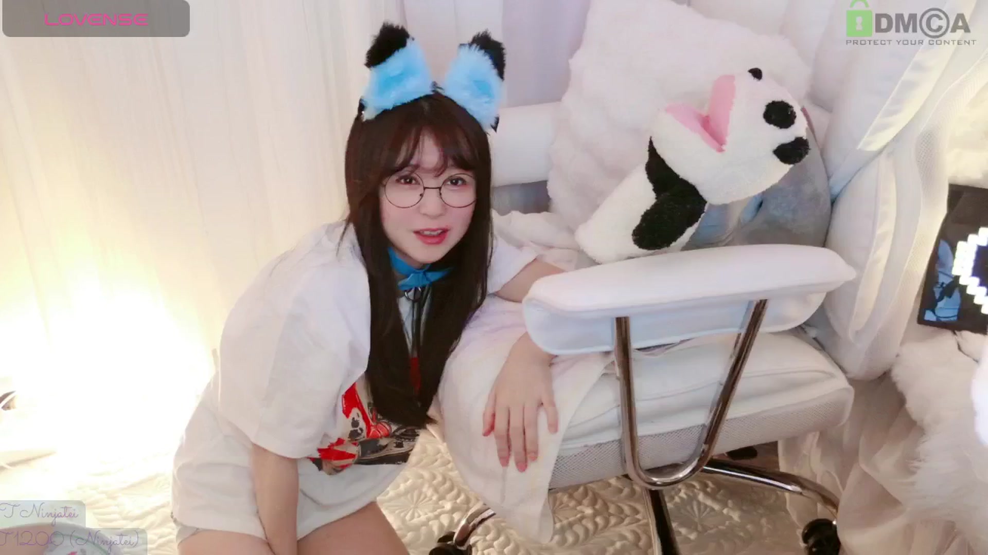 Gallery image thumbnail from meowtheworld's myfreecams stream on, 08/10/2025, 05:02 image 17 of 20