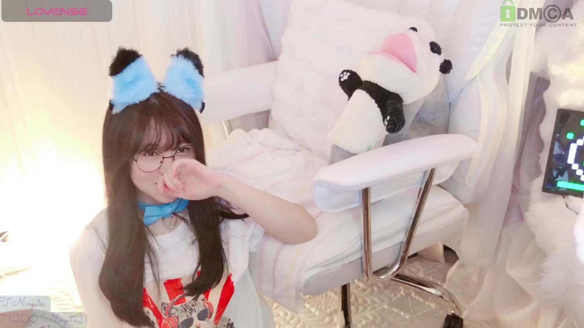 Gallery image thumbnail from meowtheworld's myfreecams stream on, 08/10/2025, 05:02 image 11 of 20
