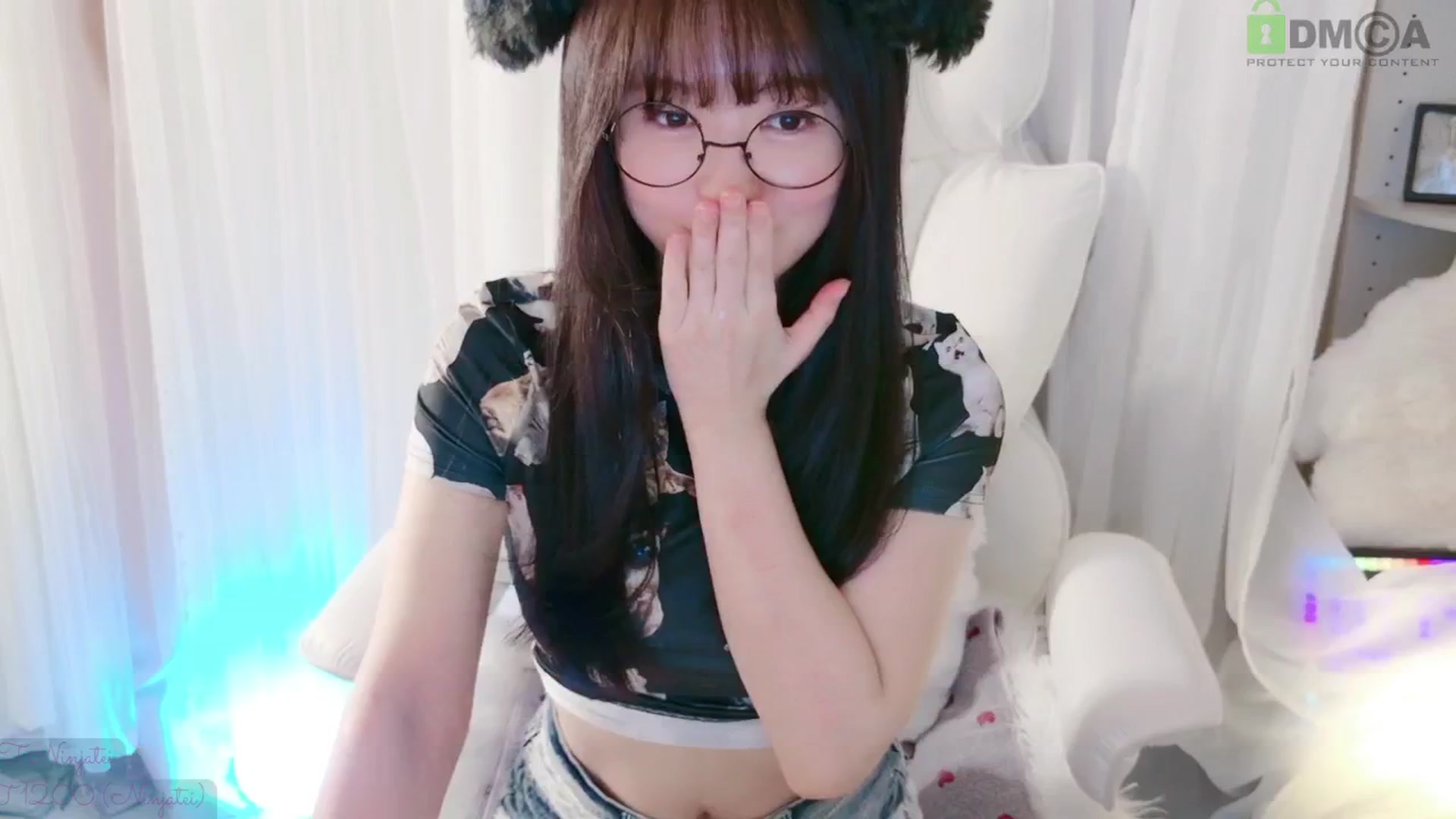 Gallery image thumbnail from meowtheworld's myfreecams stream on, 08/17/2025, 05:45 image 18 of 20
