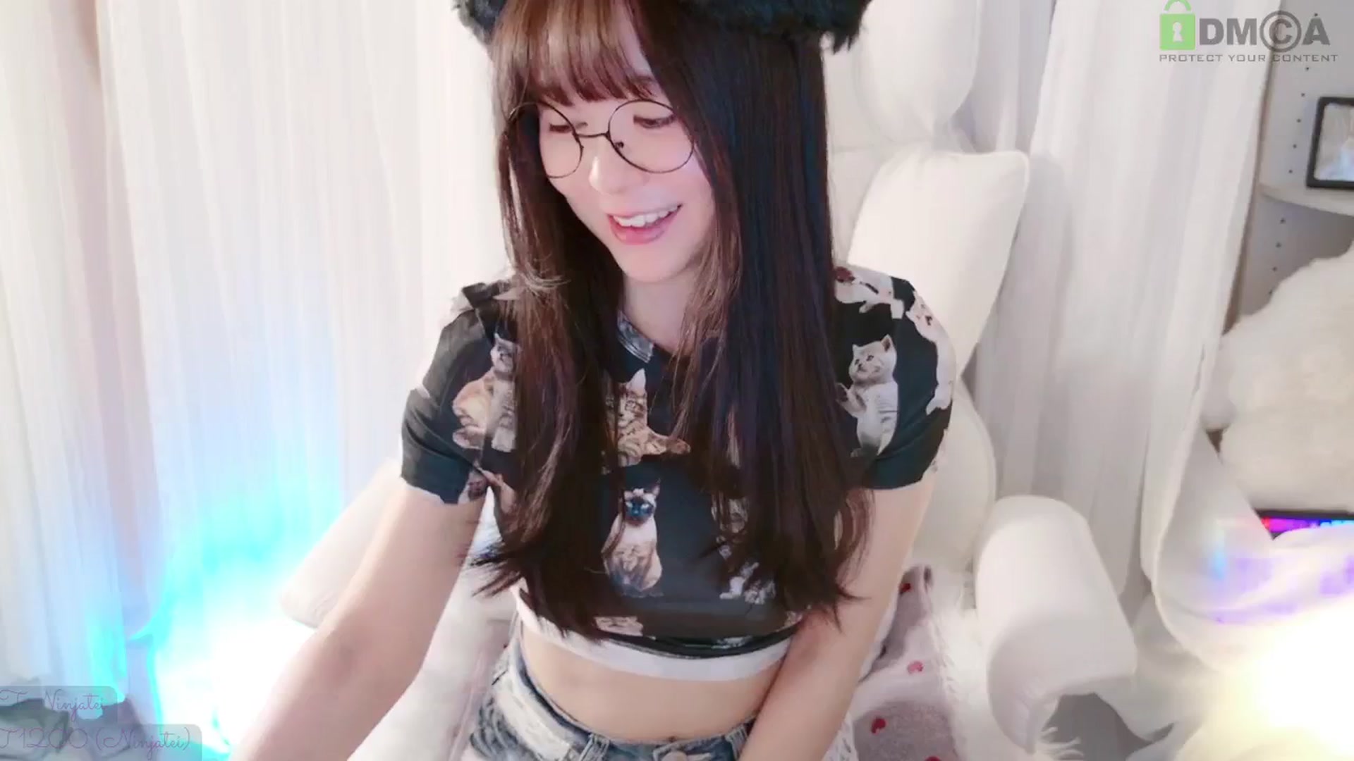 Gallery image thumbnail from meowtheworld's myfreecams stream on, 08/17/2025, 05:45 image 16 of 20