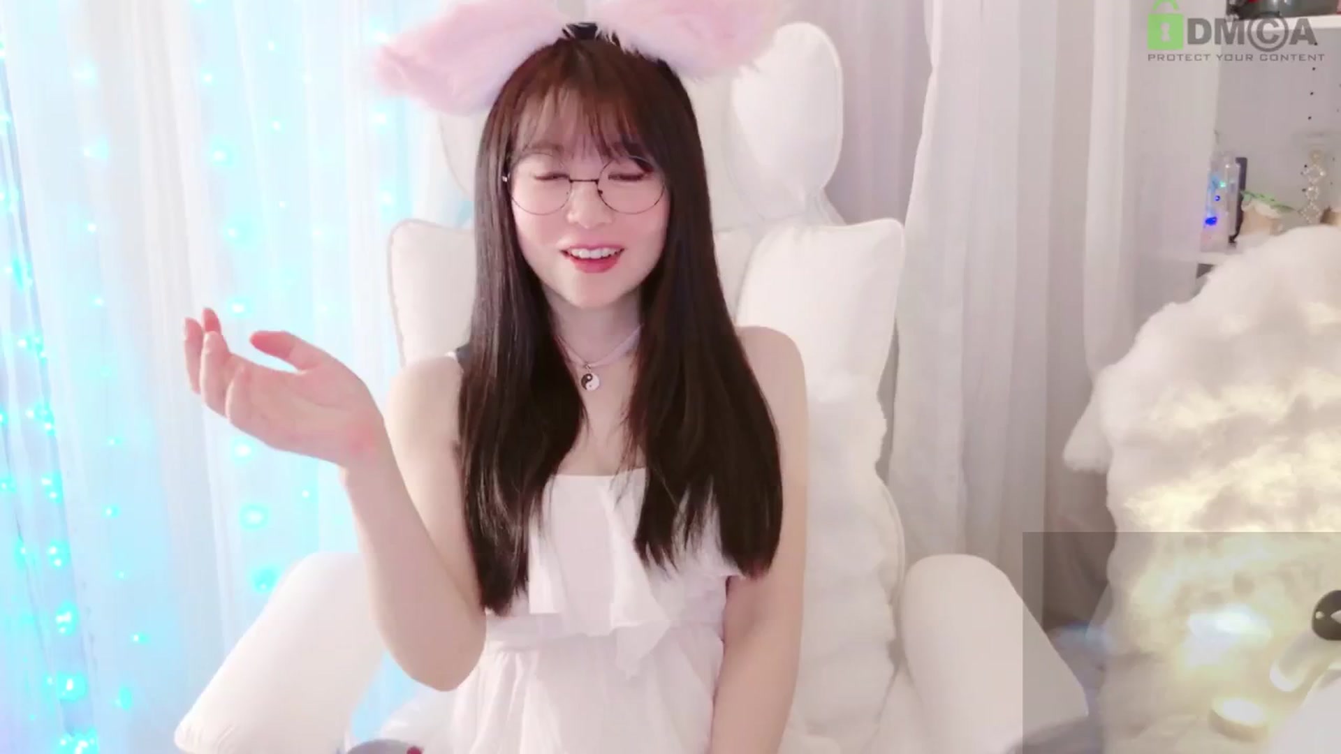 Gallery image thumbnail from meowtheworld's myfreecams stream on, 08/23/2025, 07:00 image 2 of 20